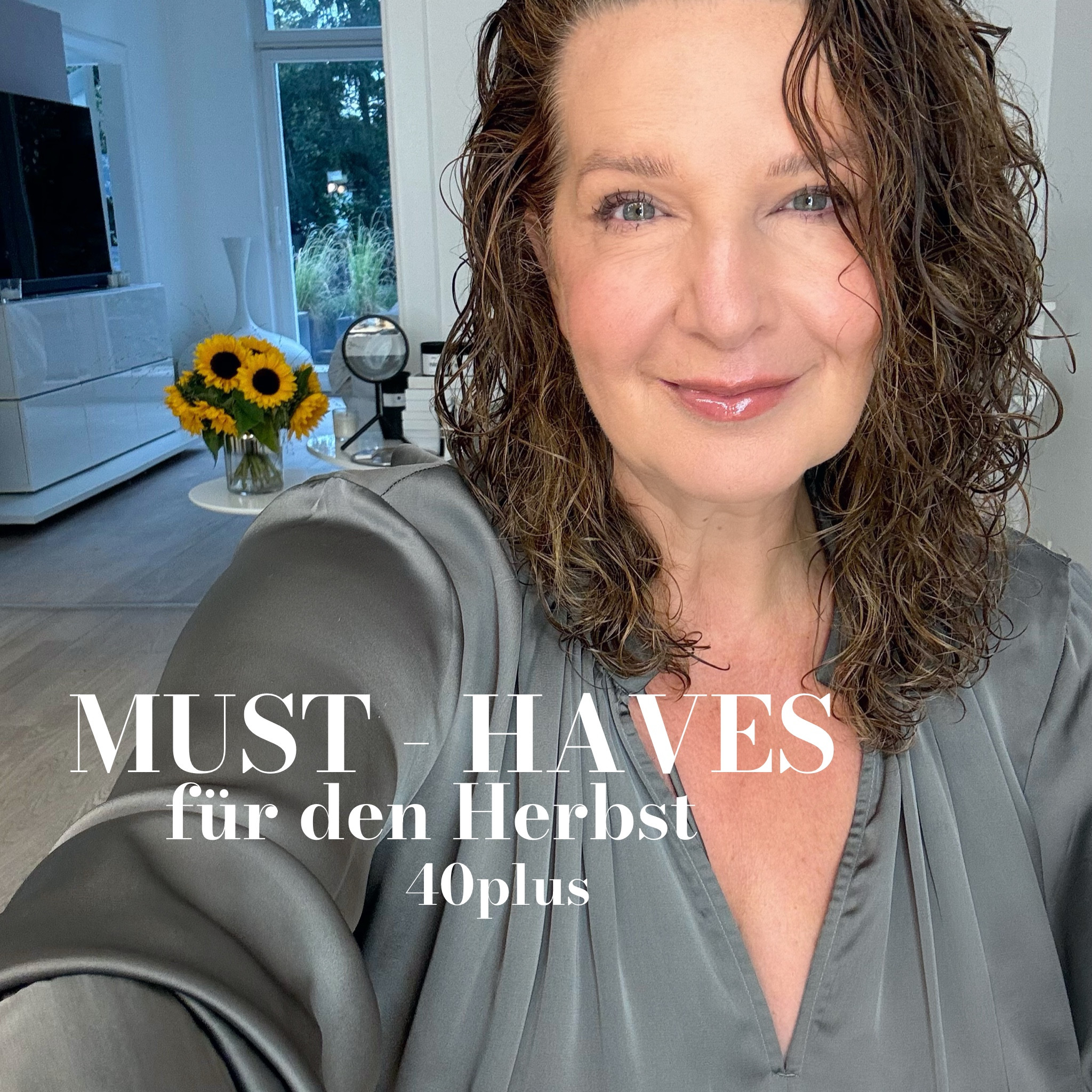 MUST - HAVES, die Du diesen Herbst unbedingt brauchst … 

- Feuchtigkeitsserum , da unsere Haut jetzt im Herbst mehr Pflege und Schutz braucht
- Serum Foundation- gibt der Haut mehr Pflege und den Extra Glow 
- Serum Concealer 24h - für mehr Hatbarkeit, ohne sich abzusetzen 
- Brauner Kajal , ist jetzt gerade im Tend und lässt jede Augenfarbe leuchten 
- eine gute Mascara ist immer ein Must-have
- Liquid Blush - lässt die Haut natürlich und frisch und glowy aussehen 
- pflegender Lippenstift mit extra Glow und Volumen 
Was ist Dein Lieblingsprodukt im Herbst

#LTKdeutschland #LTKbeauty