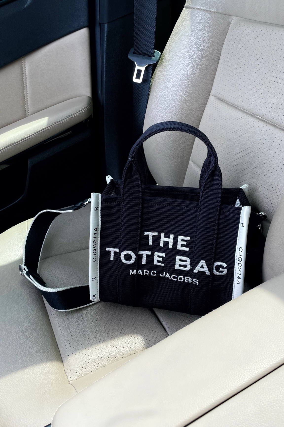 Marc Jacobs The Tote Bag 

#LTKFind #LTKitbag