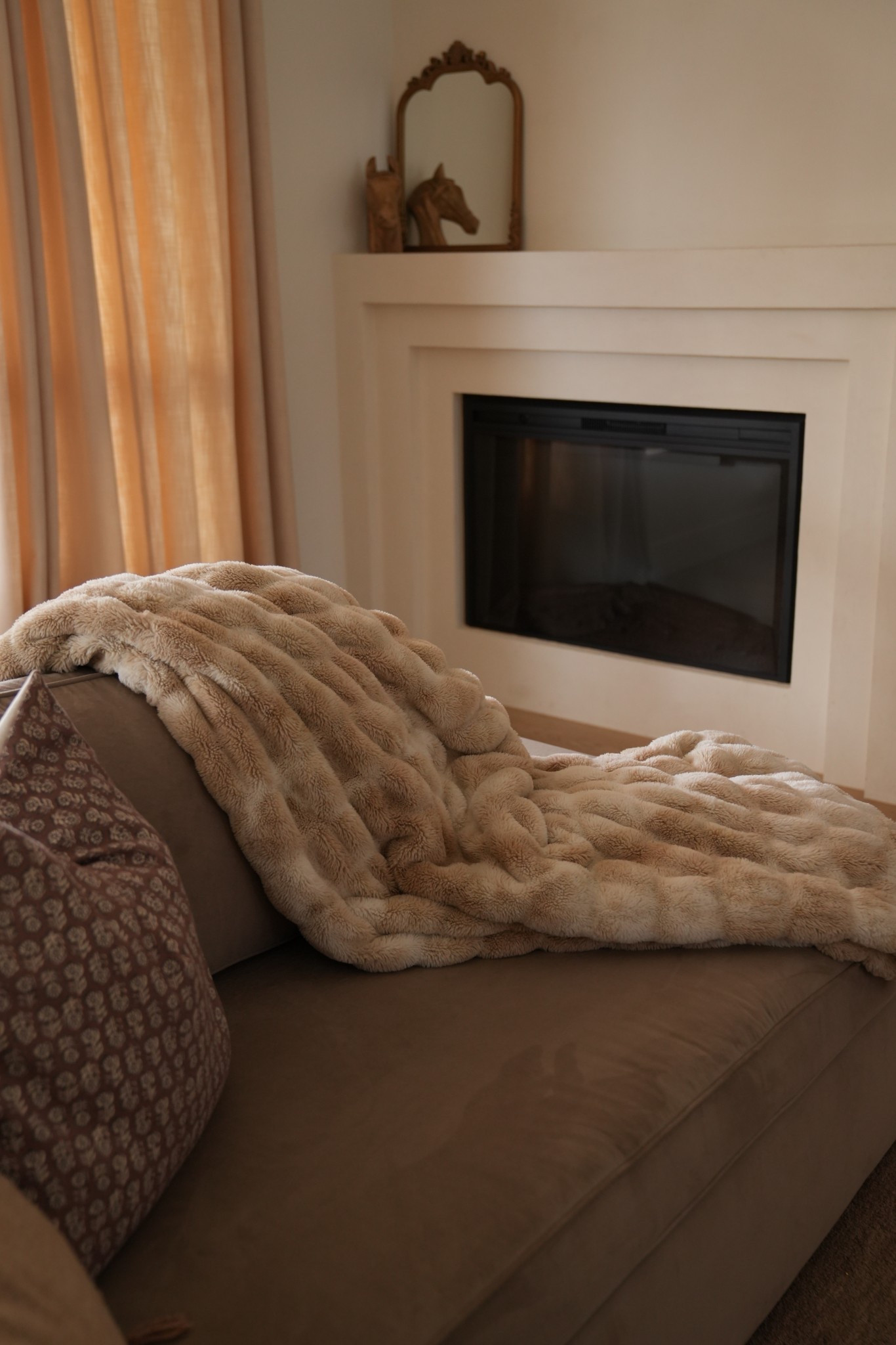 Lola blankets will be on sale tomorrow with my code NICKY45! Stock up now! Sharing some living room details! 

Amazon pillow cover 
Home decor 
Sectional 


#LTKdayinmylife #LTKmorningroutine #LTKHome