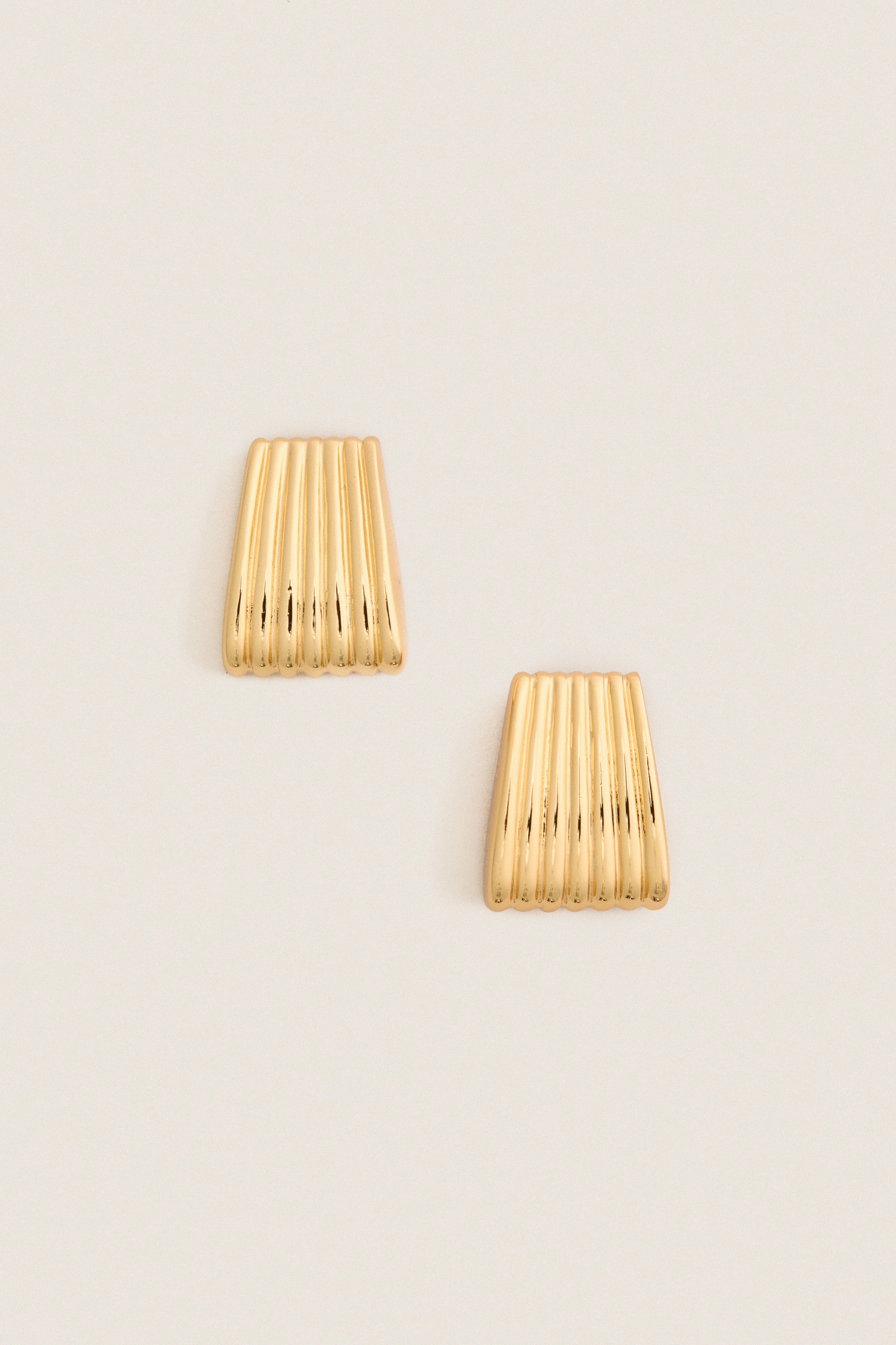 Gold Ribbed Earrings | Tuckernuck (US)