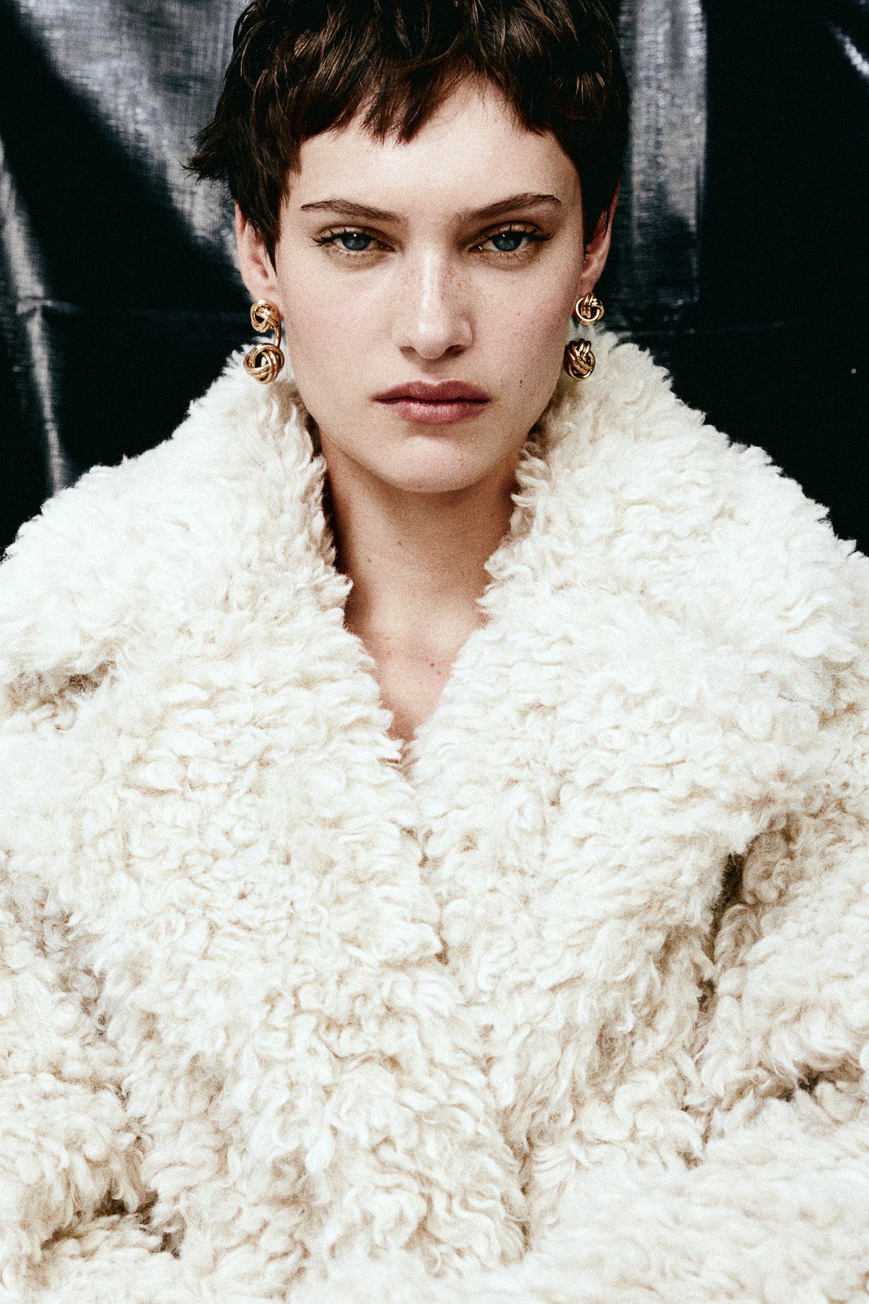 Knot-detail front and back earrings - Gold-coloured - Ladies | H&M GB | H&M (UK, MY, IN, SG, PH, TW, HK)