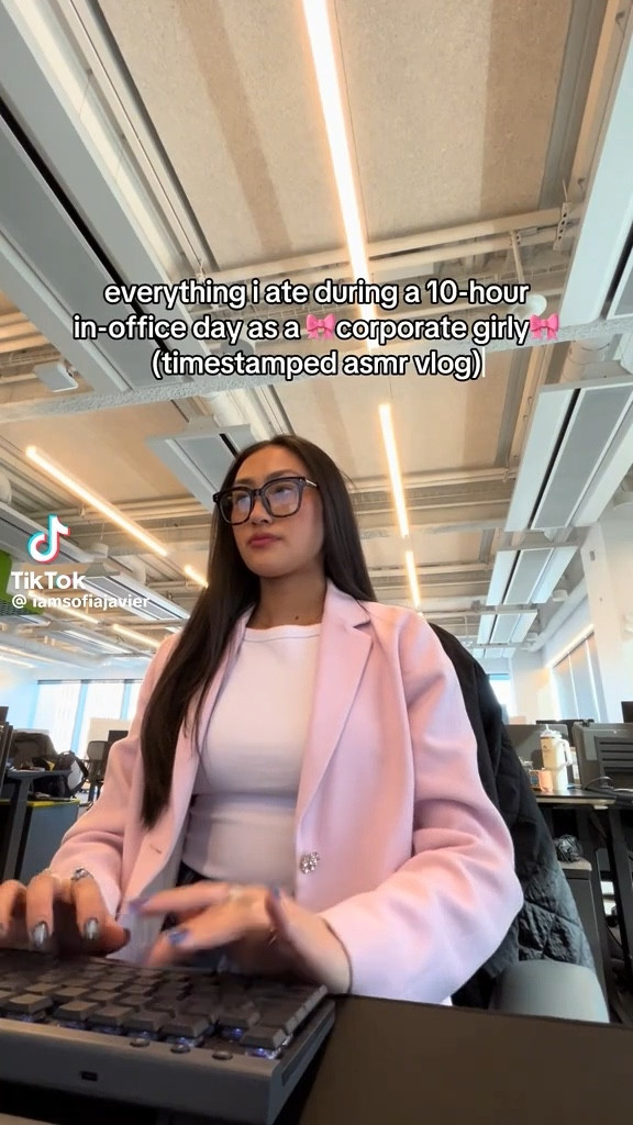 i packed my food this time guys lol... but will still spend the money for a good iced coffee haha🙂‍↕️

[item not linked]
blazer: Zara- jewel button blazer jacket lilac pink
top: Zara- boatneck t-shirt (white)
bottoms: Zara- TRF mid-rise wide leg jeans 

 

#LTKSeasonal #LTKStyleTip #LTKWorkwear