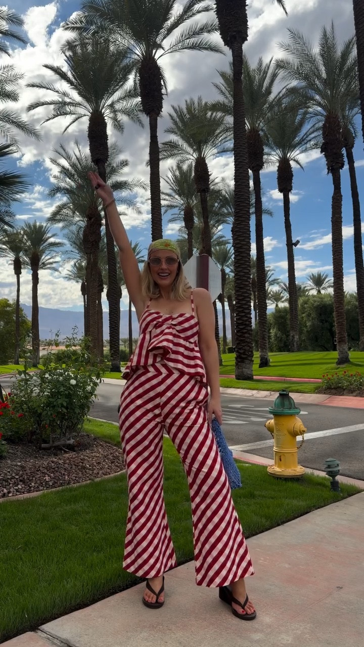Seriously, such hype girls! I was only in Palm Springs for a few days but it was one of the things that really stood out to me, the ladies are here for the ladies 🙌🏼 

What do you think of this fun fit my friends? 🌴😎

Petite fashion, retro vibes, vintage fashion, mum style, cool mum fashion, two piece set, California fashion, Australian fashion