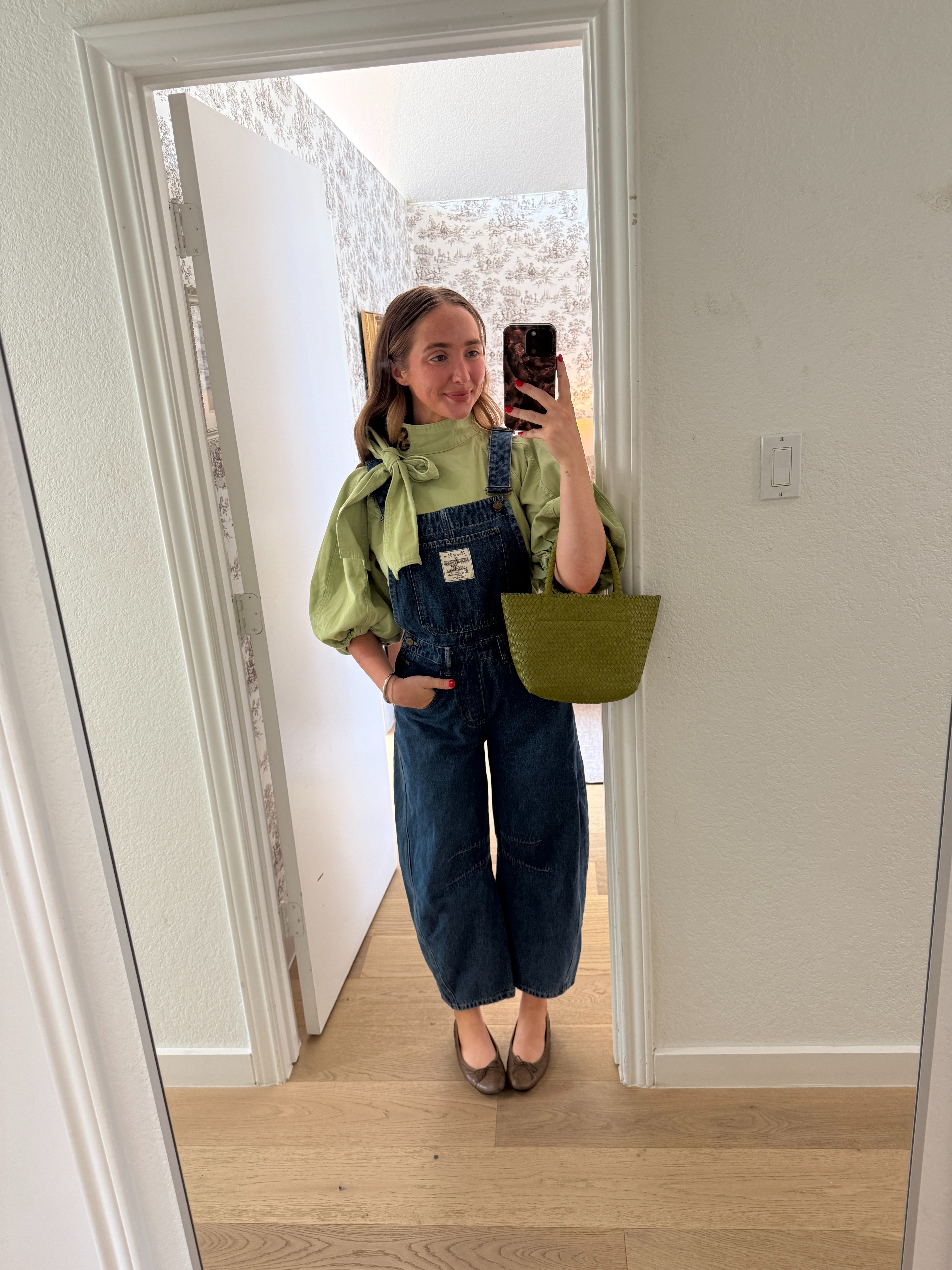 today's ootd 💚 

 #LTKSeasonal #LTKStyleTip #LTKItBag