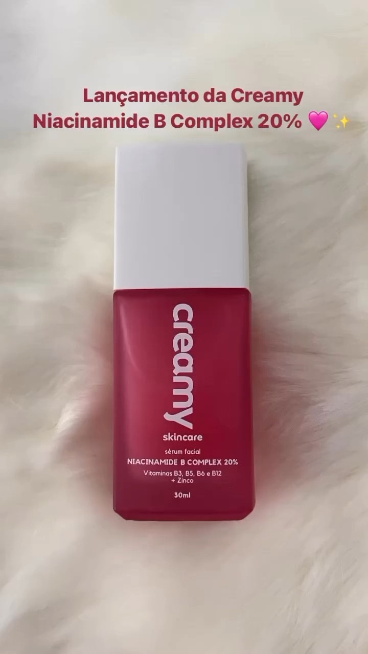 Estava ansiosa pra testar o lançamento da @creamyskincare o sérum  facial Niacinamide B Complex 20% 😍🩷

Um único sérum, múltiplos benefícios:

💗 Repara e fortalece a barreira cutânea;
💗 Reduz e controla a oleosidade excessiva;
💗 Diminui a acne, evitando o surgimento de cravos e espinhas;
💗 Uniformiza o tom da pele, clareando manchas;
💗 Melhora a textura irregular da pele;
💗 Acalma e reduz a vermelhidão;
💗 Aumenta a firmeza e hidratação da pele;
💗 Auxilia na redução de rugas e linhas finas;
💗 Alta tolerância para peles sensíveis 

Os principais ativos da fórmula são: 

💗 Niacinamida nano encapsulada
💗 Vitamina B12
💗 Vitaminas B5, B6 e E
💗 Zinco 

Como usar: Uso diurno e noturno. Aplique uma fina camada sobre a pele completamente seca após sua rotina de limpeza facial. Primeiro use o sabonete, depois ele e em seguida seu hidratante e os produtos seguintes da sua rotina! 

Eu amei esse produto 😍🩷 tem uma textura super leve, e essa embalagem belíssima de vidro, a Creamy sempre arrasando nos lançamentos #LTKGift

#LTKbeauty #LTKbrasil