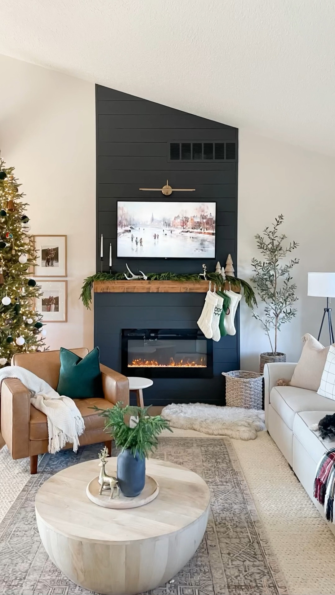 Is installing fake lights a toxic trait? Asking for a friend. 😅🤣🤙🏼

#LTKVideo #LTKhome #LTKHoliday