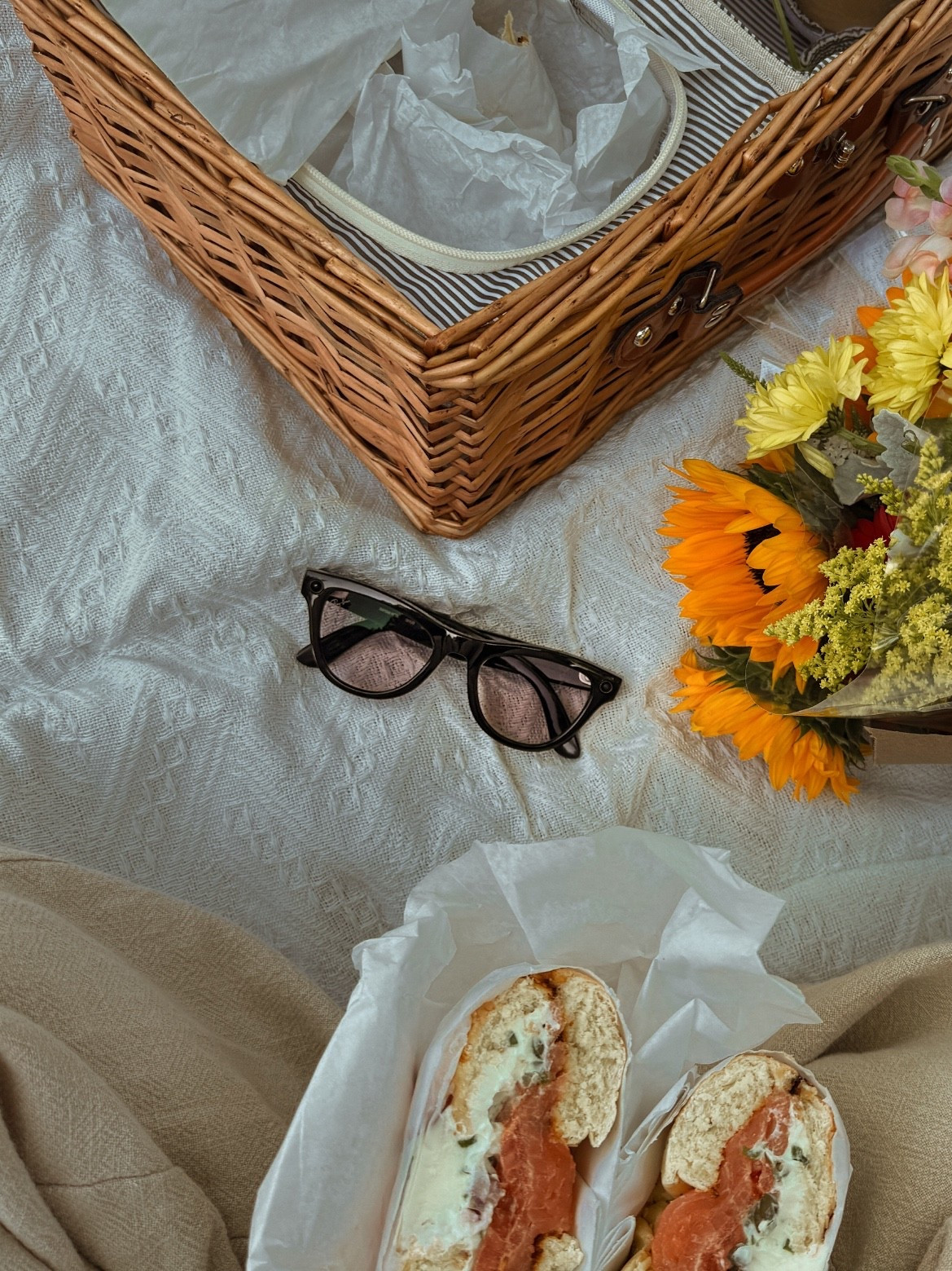 #AD These glasses are perfect for living in the moment & capturing every single second of it! Plus it makes the day so much easier!



Shop now through my LTK link with 5% savings with Target red card

 @target @raynbanmeta @shop.ltk #targetstyle #TargetPartner #Target #Raybanmeta #liketkit

#LTKdayinmylife #LTKGiftGuide #LTKHoliday