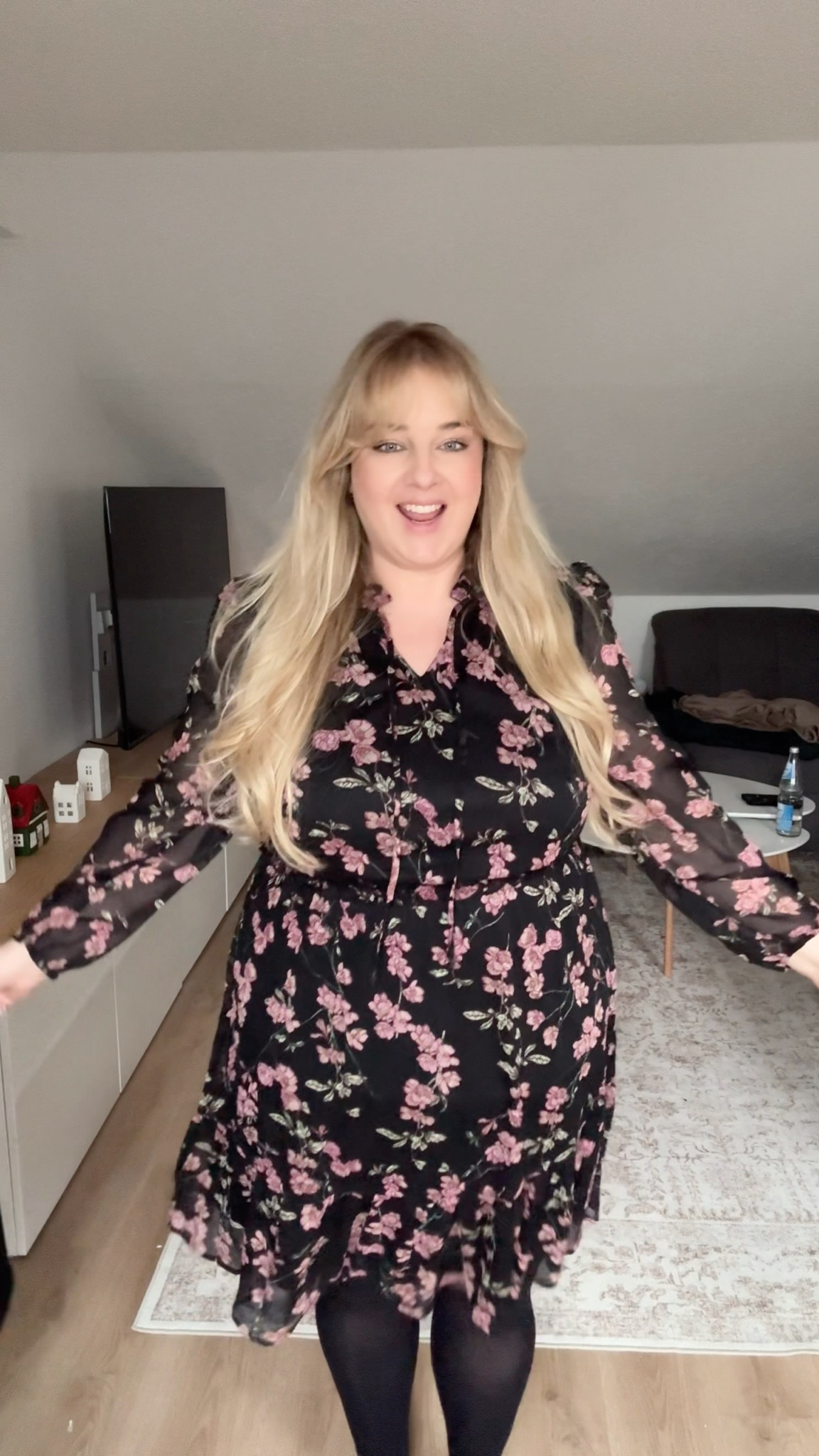 Blumenkleid und Pulli Kombi 💗

#plussizefashion #kleider 

#LTKkleider #LTKwinter #LTKfestive