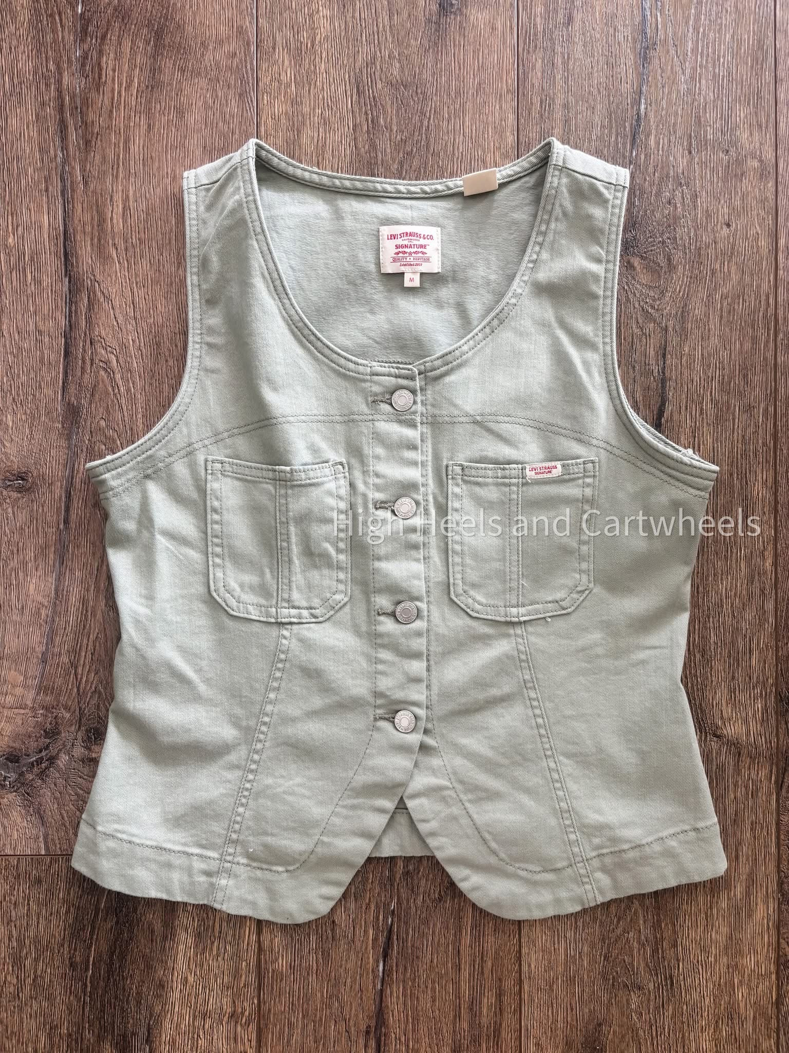 Love this cute vest! Great with jeans or a skirt. I’m usually a L but I went with M for a more fitted look  