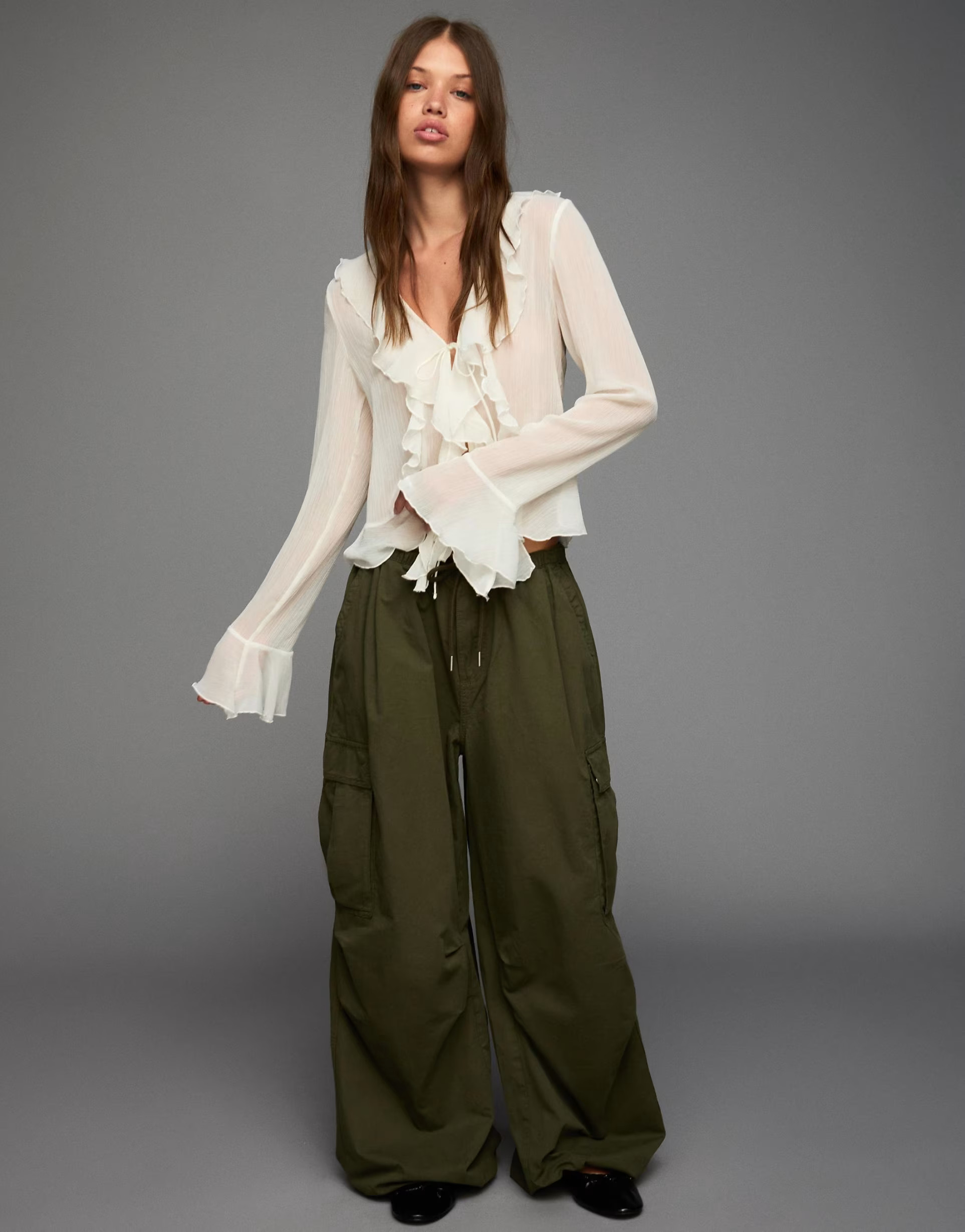 › Bershka - Overhemd met lange mouwen en ruches in wit | ASOS (Global)