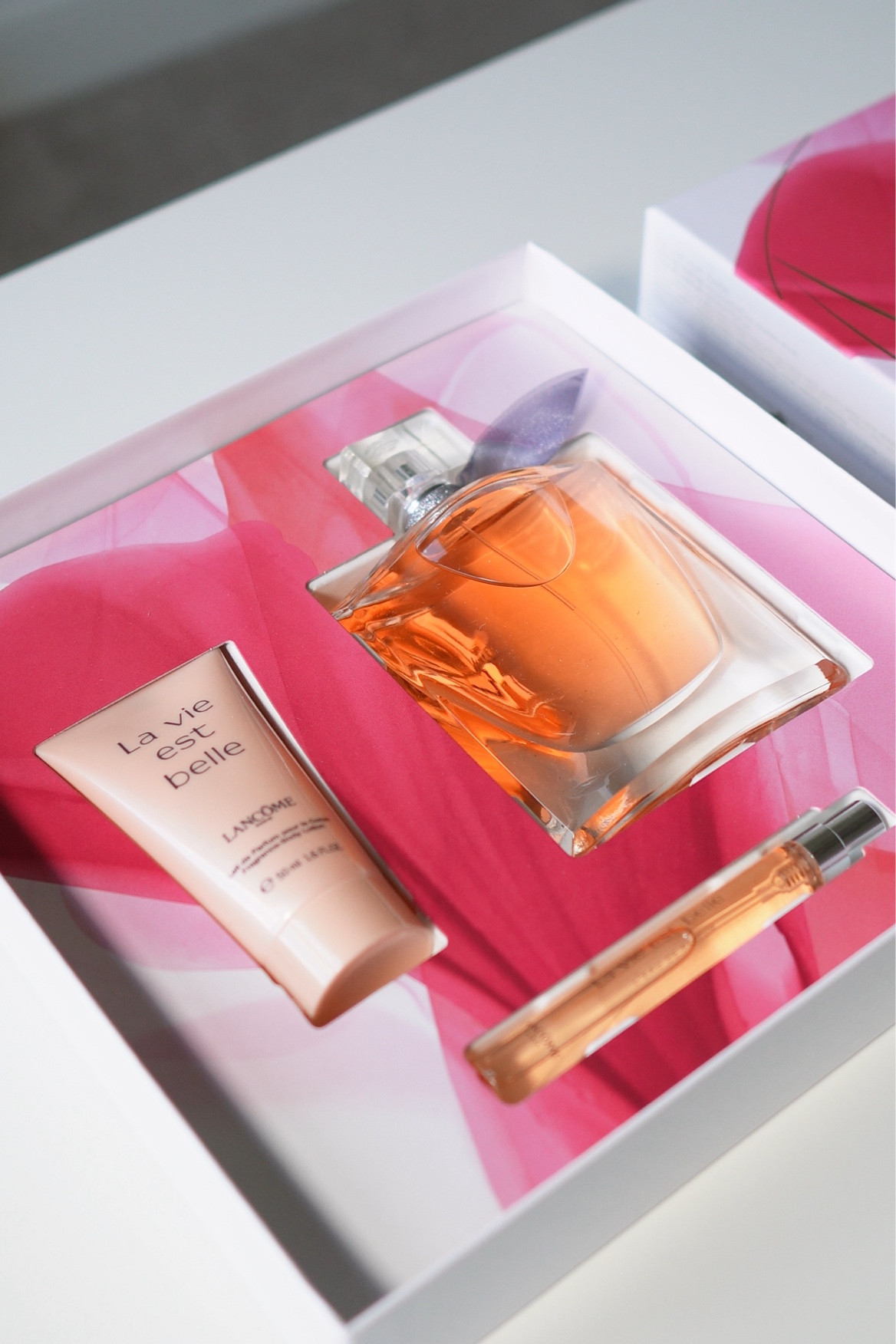 perfect gift set for any one in your life! it smells divine with vanilla tones. 🤌🏽✨

#LTKGiftGuide #LTKBeauty #LTKVideo