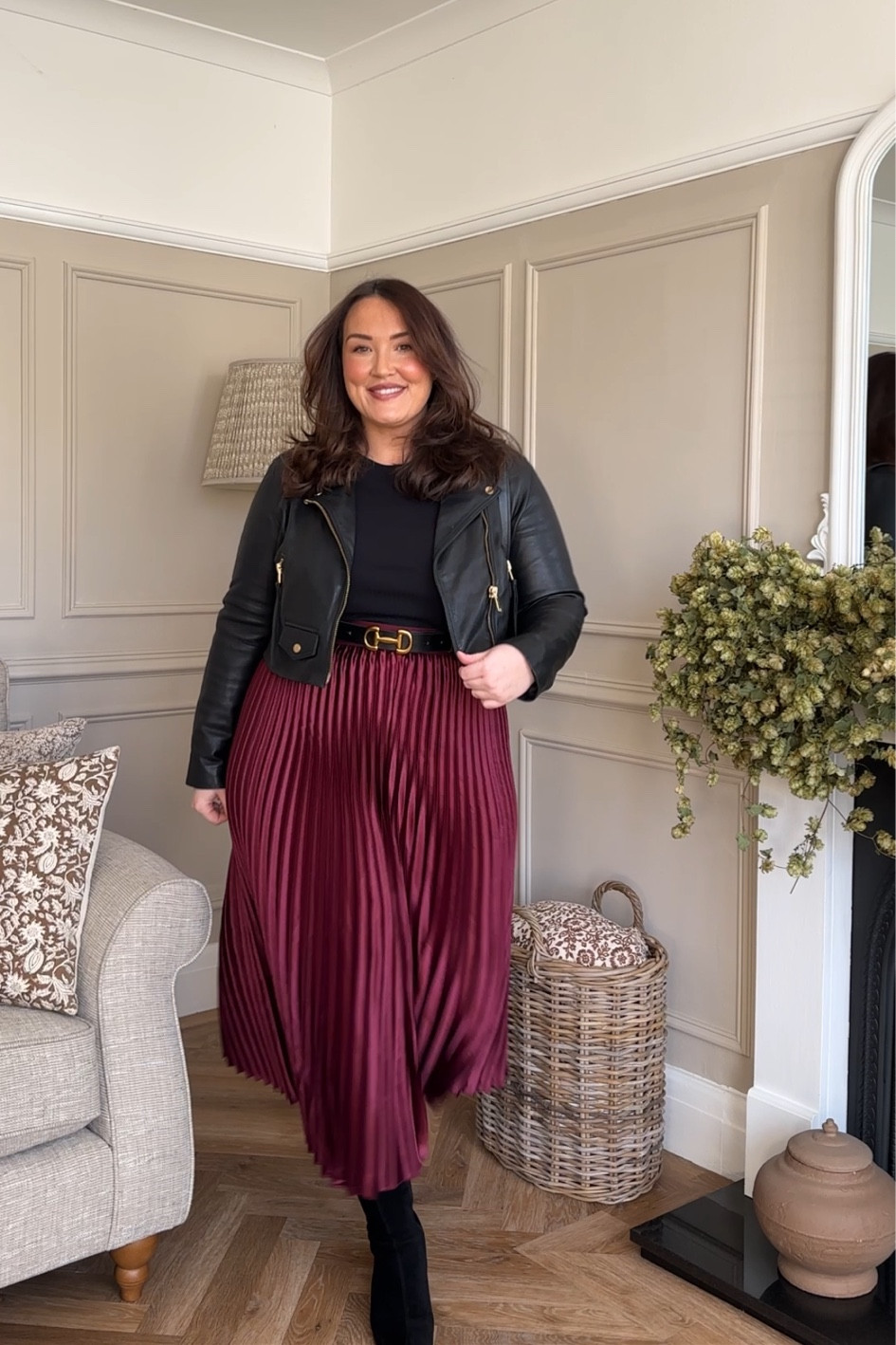 Another capsule item ♥️ the pleated skirt this one in a beautiful burgandy. Pleated skirts for the win! 🤣 it's no surprise that they are one of my favourite capsule items. I wear them all year round in different colours. A pleated skirt to me is like the new leggings. I feel comfy in them and can move about freely but I also feel put together. There's a reason ballerinas love a comfy skirt. 

#LTKdatenight #LTKFashionMonth #LTKuk