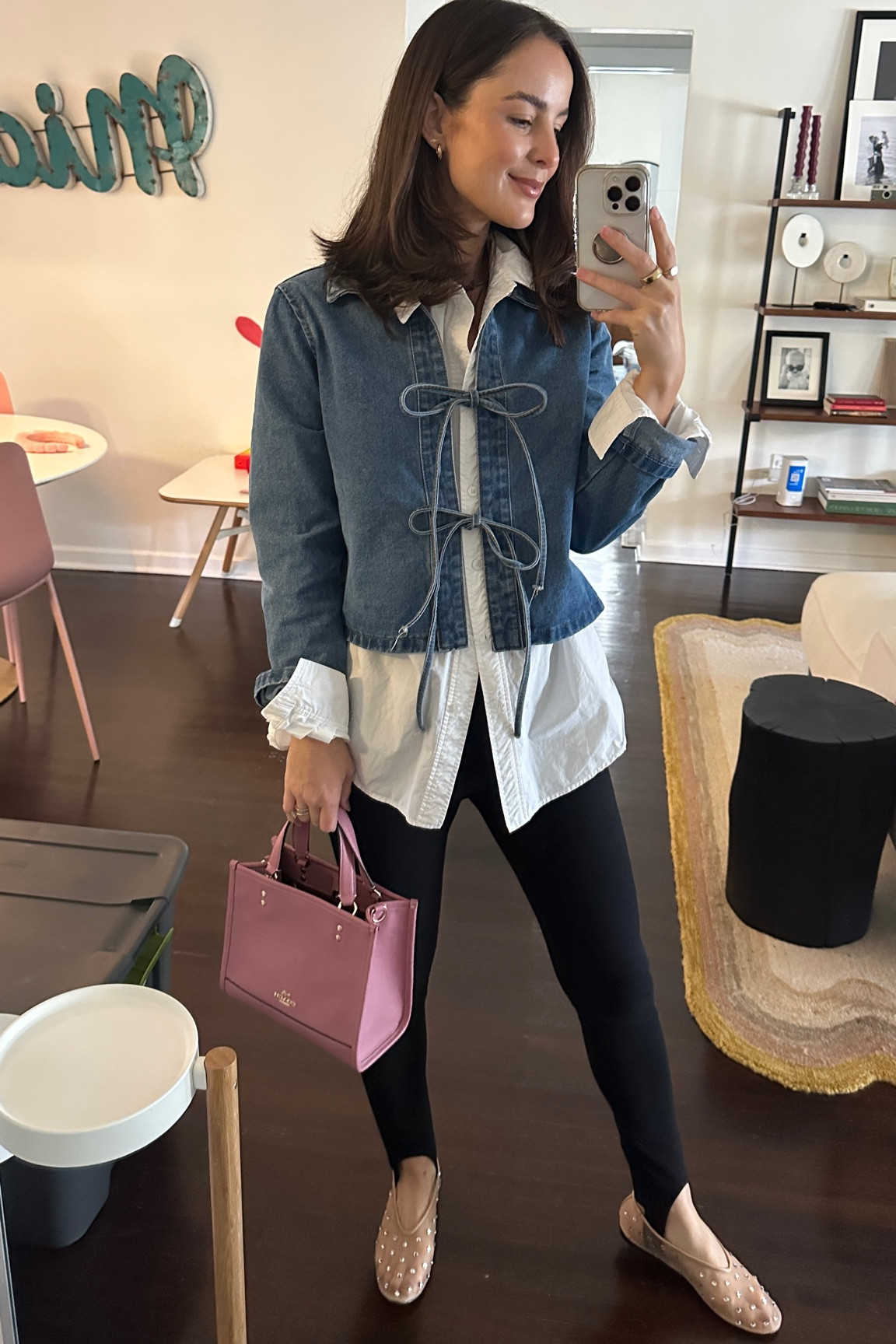 Fall transition outfit I’m loving 

Flats: tts
Button up: sized up 2 sizes for very oversized fit 
Stirrup pants: tts



#LTKWorkwear #LTKSeasonal