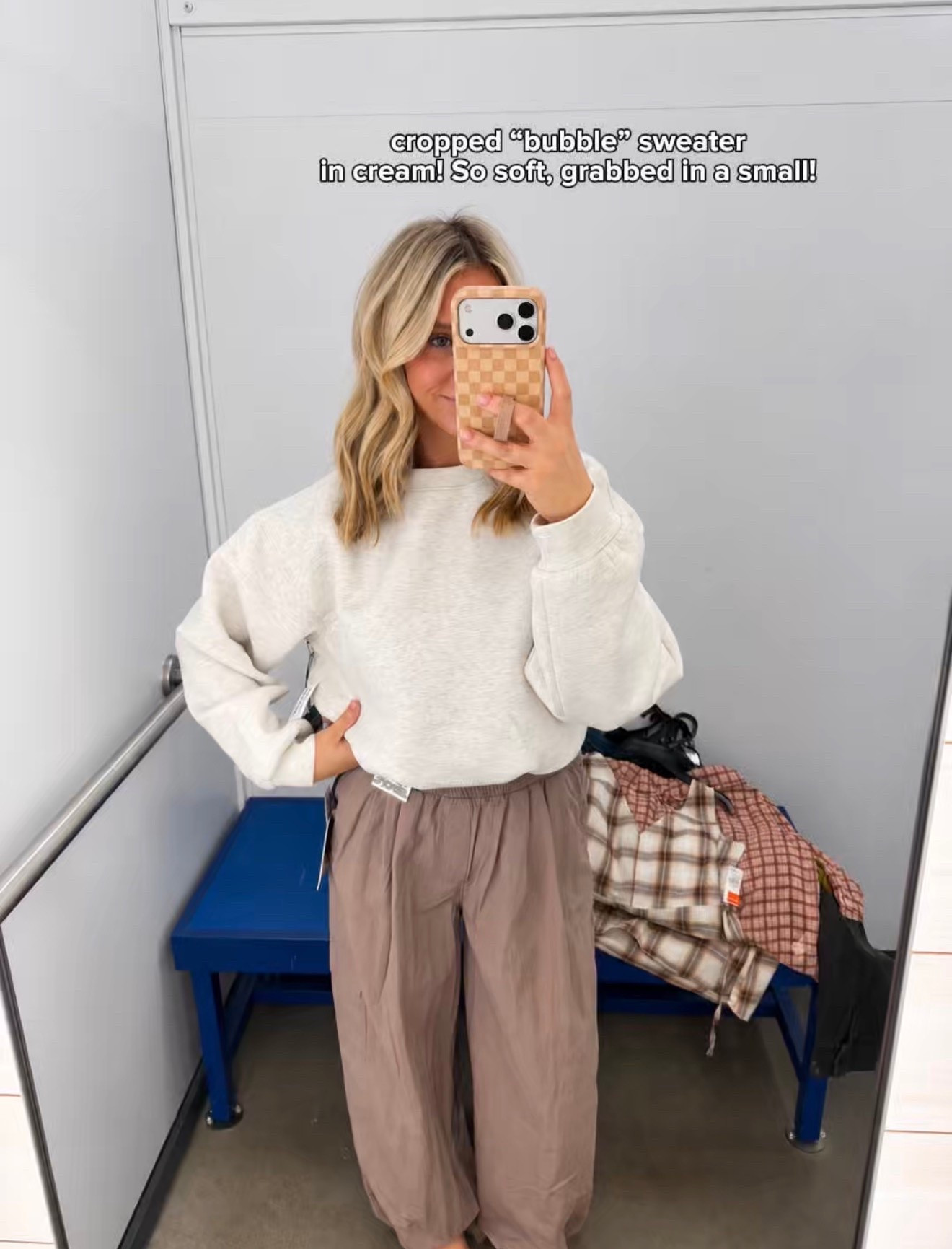 Cropped bubble sweatshirt! Wearing a size small