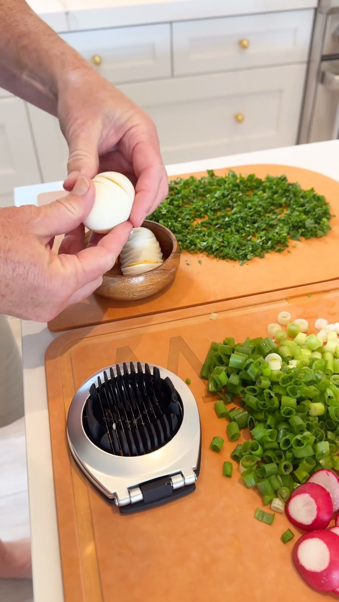 Cookware, cutting board and other kitchen accessory details 🤍
￼

#LTKfoodie #LTKHome #LTKSaleAlert