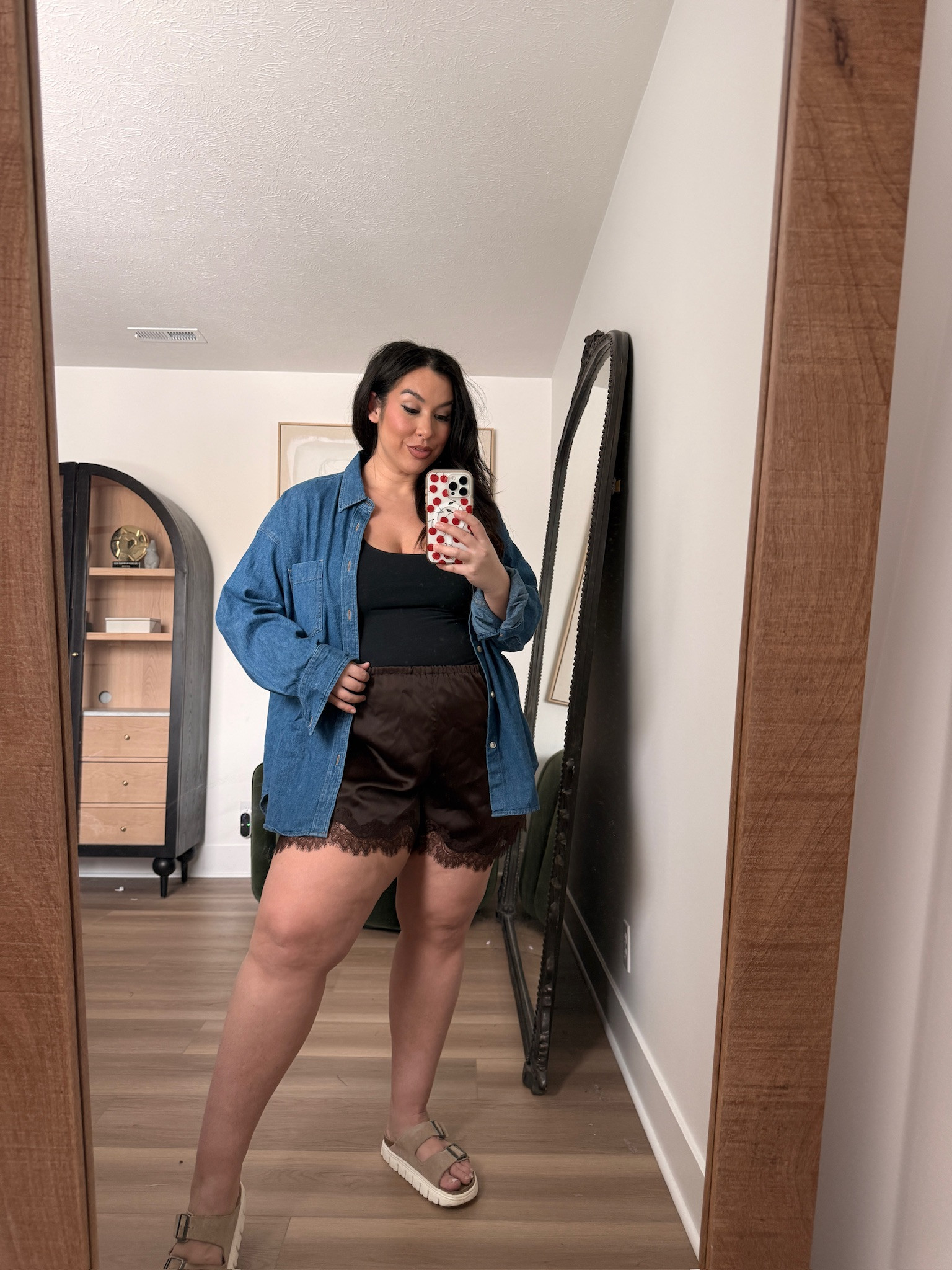 These silk shorts from Target are so chic for everyday wear. 
-
-
-
@Target , Target midsize, Spring, Spring shorts, Midsize shorts, Seasonal, satin shorts, Midsize

#LTKMidsize #LTKSeasonal
