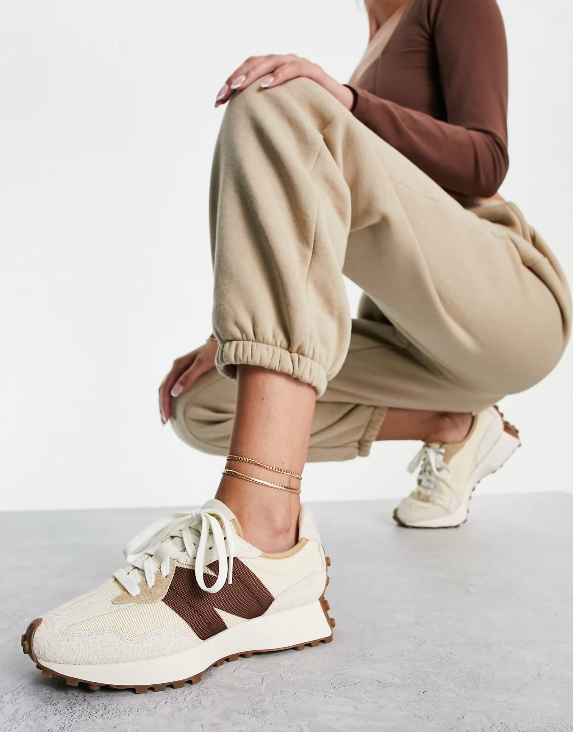 New Balance 327 sneakers in off white with brown detail - Exclusive to ASOS | ASOS (Global)