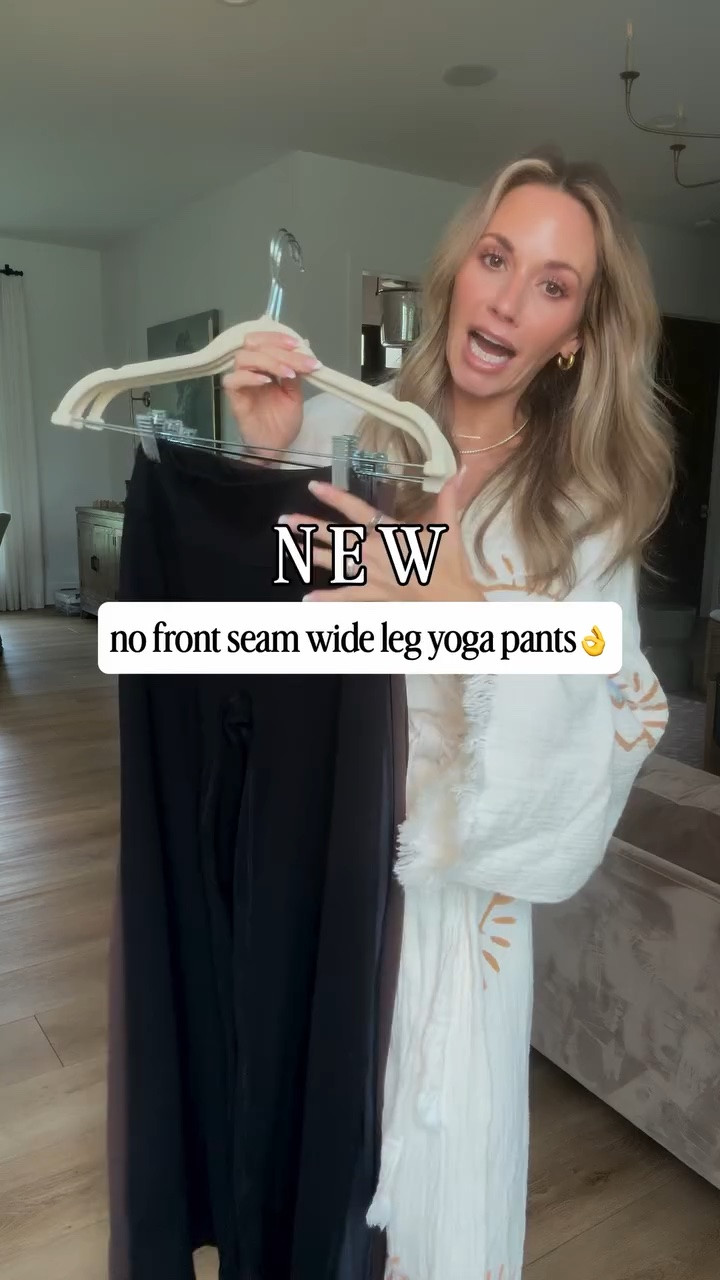 Comfy pants that aren’t leggings 👏 
These are buttery soft, have no front seam so no riding up, and the perfect wide leg fit! Great for errands, travel, sports moms, and even styled more elevated.