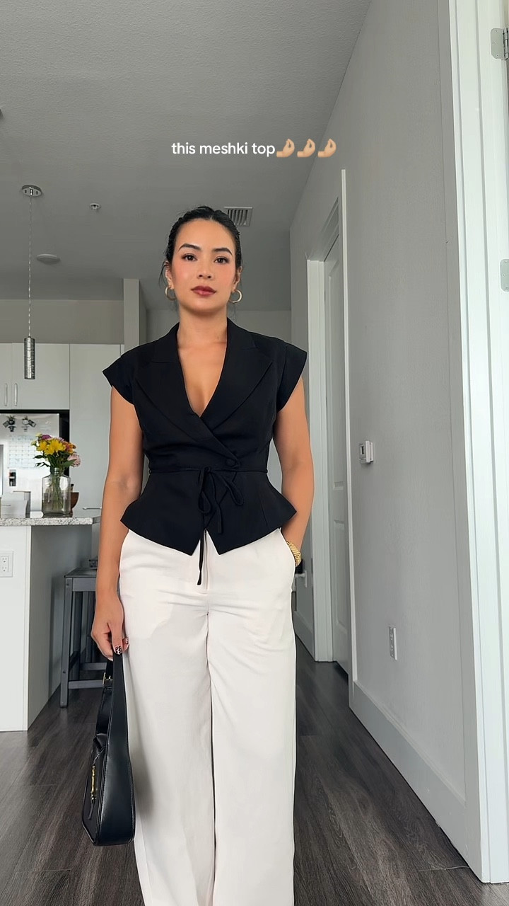 The perfect fall top from Meshki #meshki #workoutfit #corporate #petite #falloutfit #aritzia

#LTKSeasonal #LTKPetite #LTKWorkwear