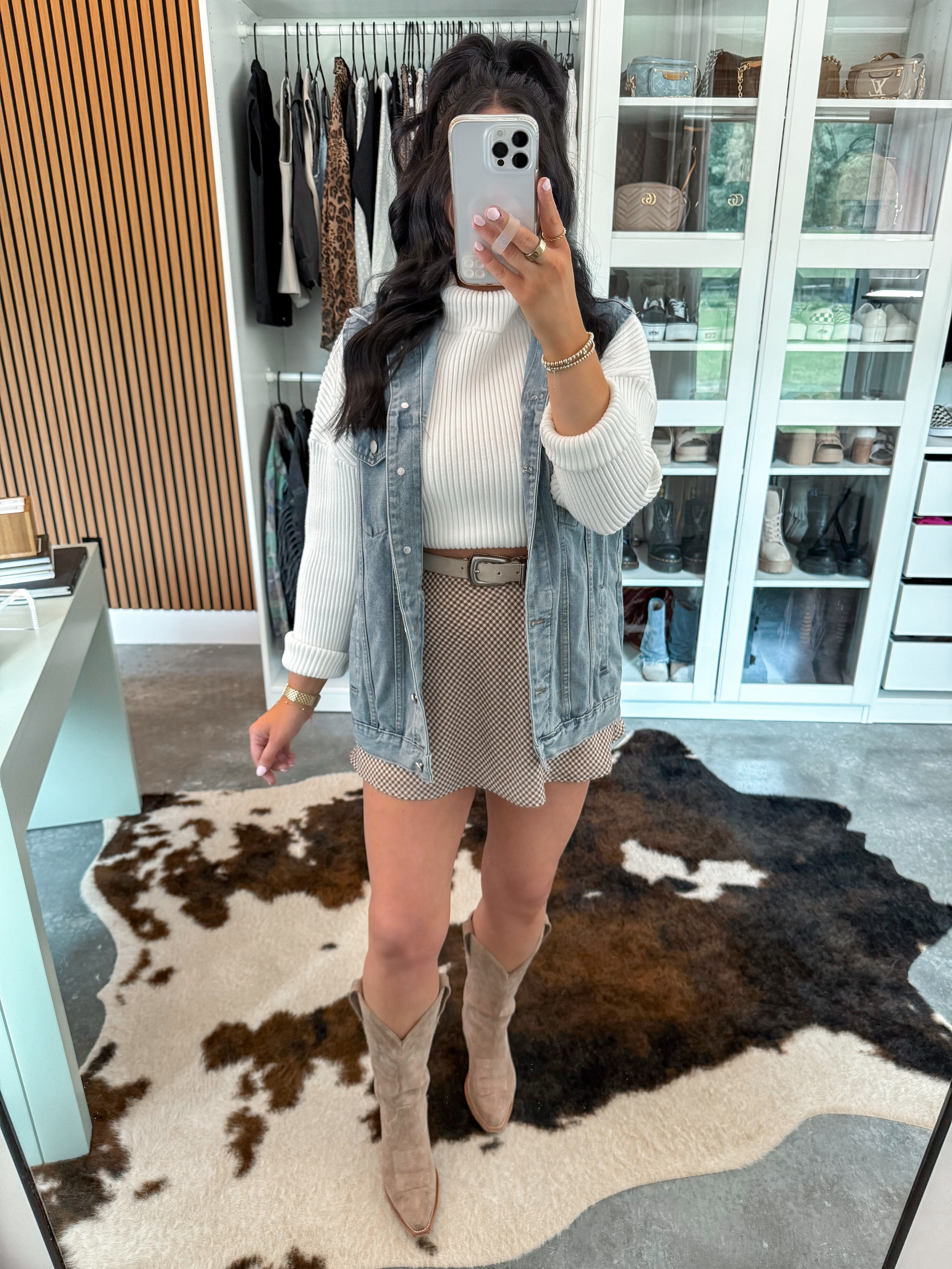 Sweater - medium
Denim Vest - xs (A2 Blue color)
Skort - small
Belt - small

*also linking alternative skort options since my exact one is sold out in most sizes! 

Another cute neutral western fall look! 👏🏼 Love this white ribbed turtleneck sweater paired with this brown gingham print skirt! (FYI - I did tuck the sweater up into the band of my bra for a cropped look!) Finished the look with this western belt, the perfect oversized denim vest (it's got a great lived in feel to it), and my favorite cowgirl boots! 

 

 #LTKFindsUnder50 #LTKFindsUnder100 #LTKStyleTip