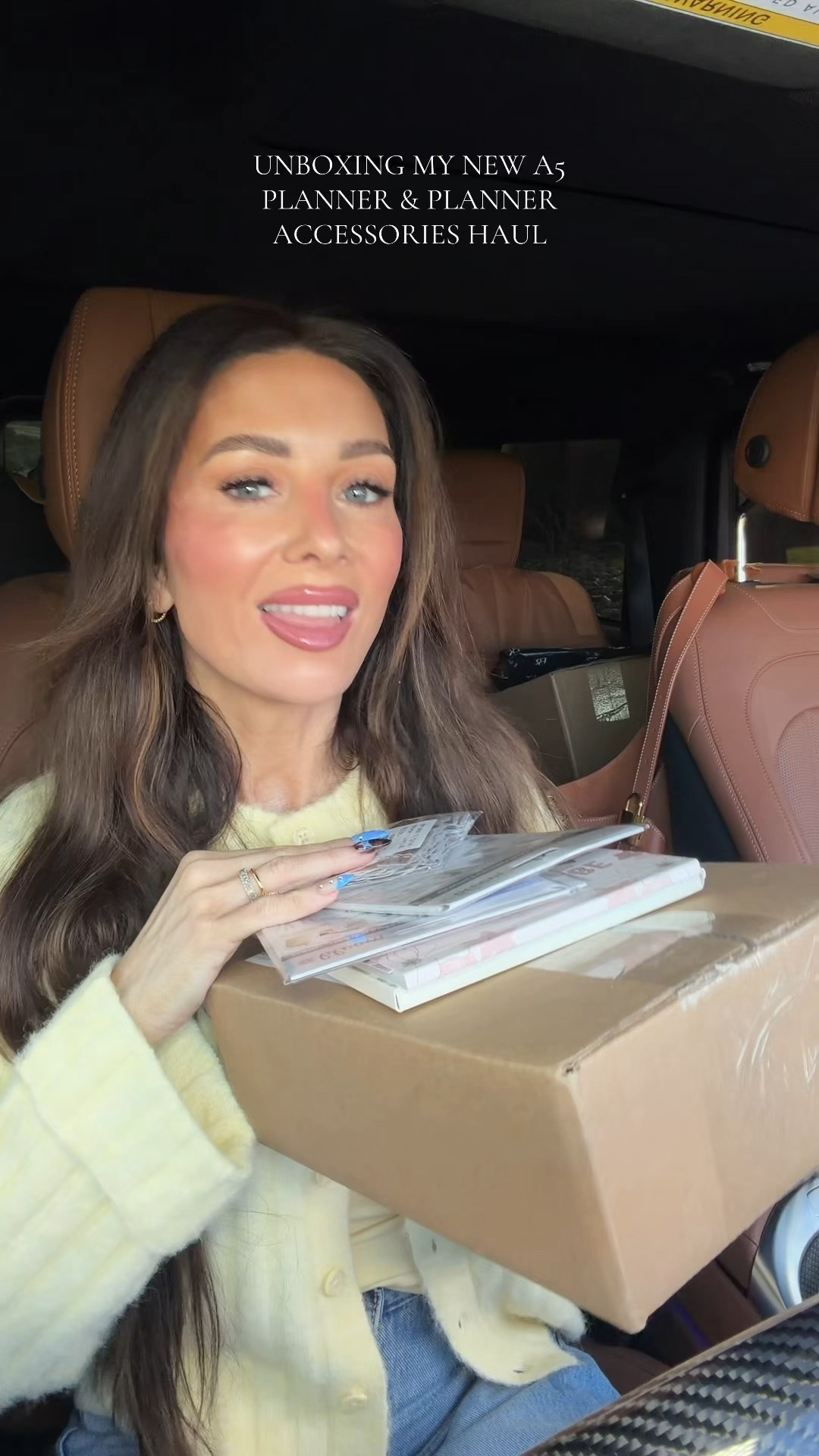 Planner binder is StilClassics and not available to link  