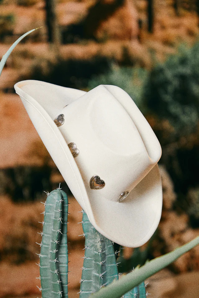 Miss Lola | Heartbreaker Cream Heart Pendant Cowgirl Hat | MISS LOLA