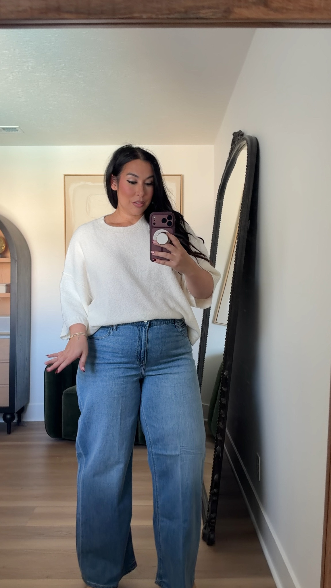 American eagle is having a huge sale! These jeans are probably my favorite, love the lightweight and wash of them! They are also 40% off starting today until Monday at American Eagle! Wearing a 16 long on bottom and an XL on top. 

@AmericanEagle #AEPartner #AEJean

american eagle, fall style, fall finds, denim 

 #LTKSeasonal #LTKMidsize