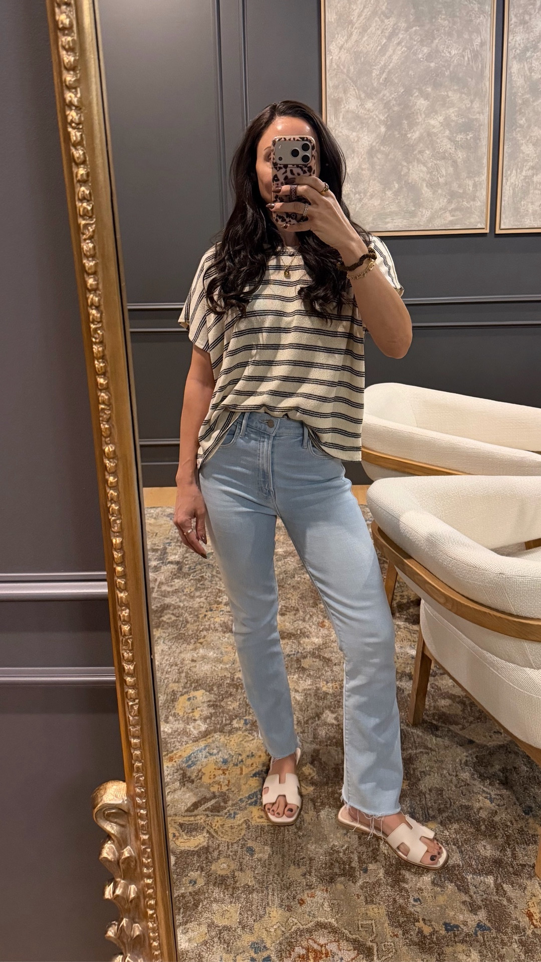 I don’t splurge on a lot of clothes, but when I do, it’s always jeans! These are super comfortable and have the cutest flair

Mother jeans-Evereve 

#LTKHome #LTKStyleTip #LTKSeasonal