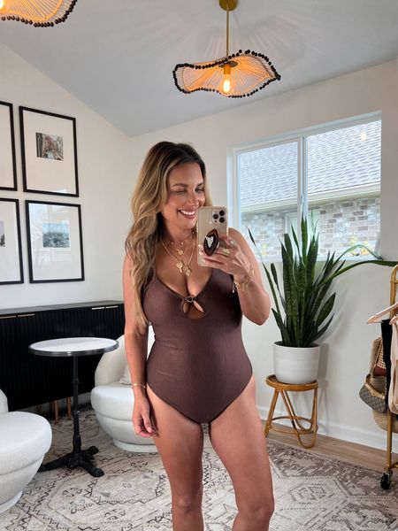 AERIE SWIMSUIT SALE ~ here are a few of my favorites!! 

Brown one piece~ size medium long 
shirt/coverup~ size small 

#swimsuit #springbreak #twopiece #onepiece #aerieswim #swimhaul #size6 #sizemedium #over40




#LTKswim #LTKover40 #LTKfindsunder50