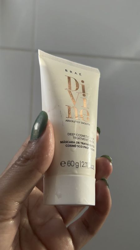 Máscara de tratamento Divine da BRAÉ. Hidrata e nutre profundamente. A máscara anti-frizz Divine possui tecnologia ultra concentrada e blend de óleos nobres, como coco, abacate e jojoba, sela as cutículas capilares e proporciona aos cabelos hidratação e nutrição perfeita para fios mais sedosos, brilhantes e livres do frizz, sem pesar. 

#LTKbrasil #LTKbeauty