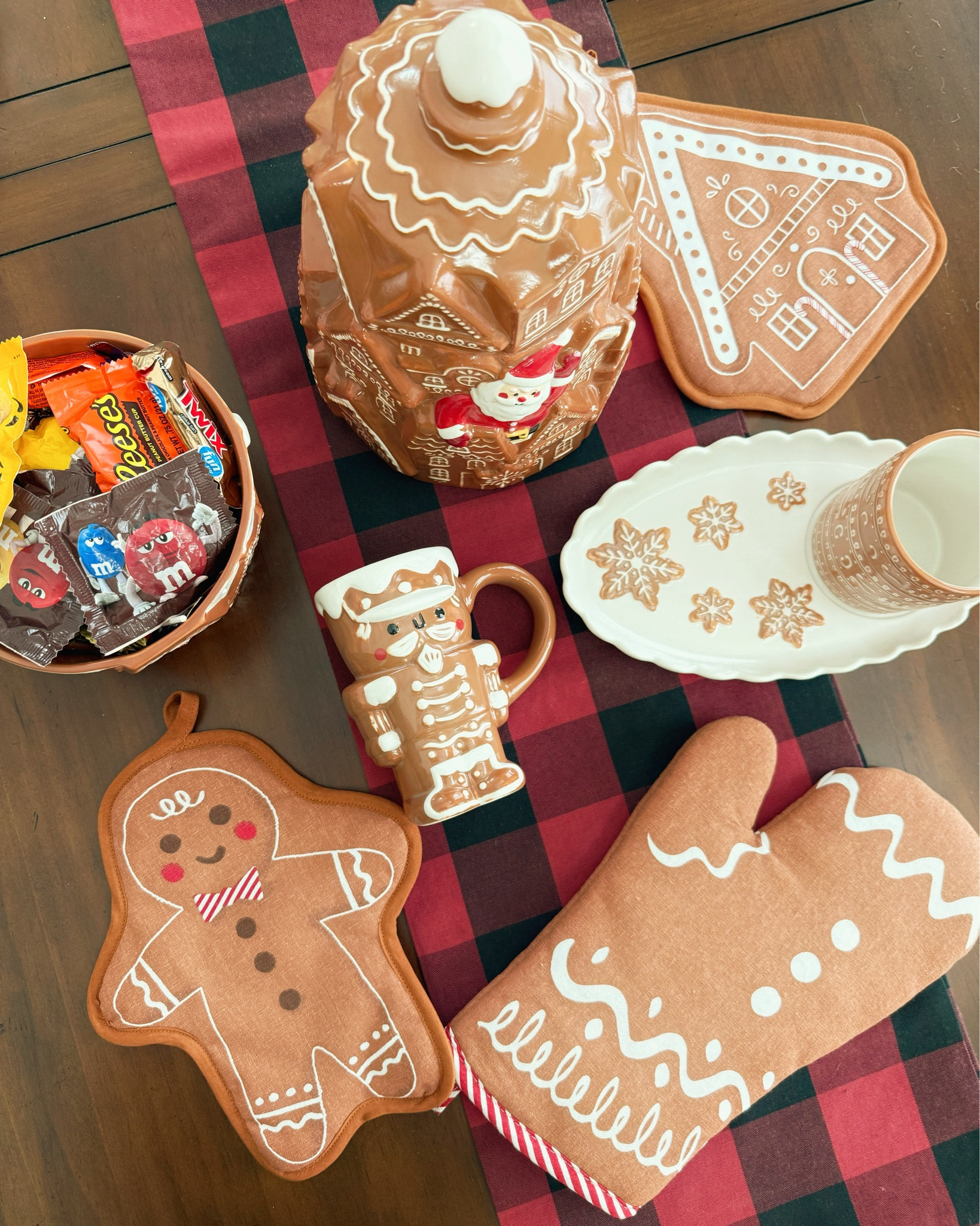Wanted to add a bit more magic to the kitchen and found these adorable gingerbread pieces at Target. I especially love the large cookie jar! Check back to see what else I bought ✨

Gingerbread decorations l gingerbread cookie jar l Christmas cookie jar l holiday cookie jar l Santa cookie jar l Christmas candy bowl l holiday candy bowl l gingerbread potholders 

#LTKmomlife #LTKSeasonal #LTKHoliday