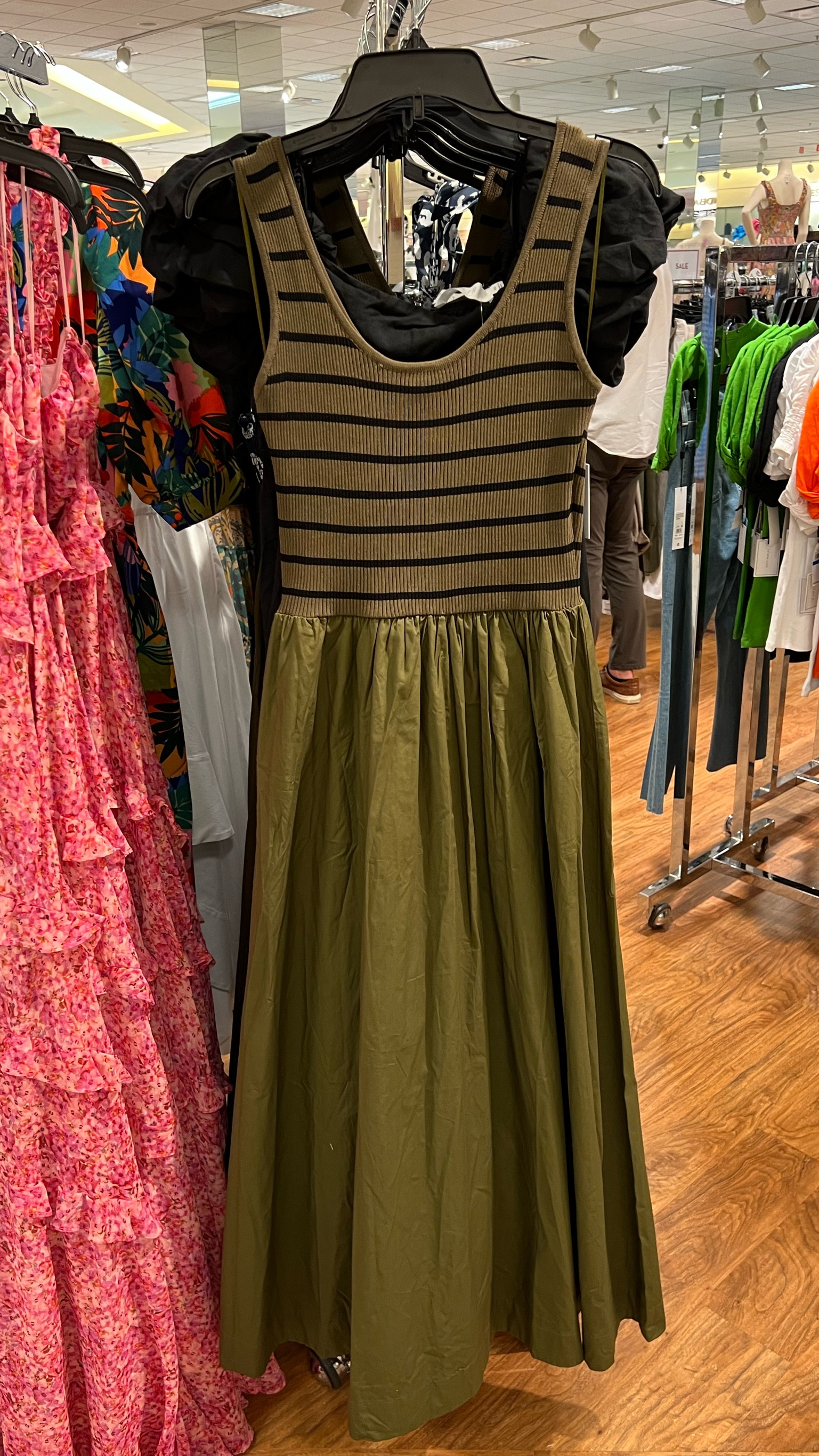 Chic comfortable everyday dress at Nordstrom.  It’s available in 5 different colors / patterns.  




nordstrom | stripes | classic style | easy outfit | everyday outfit | summer | maxi | midi | tank dress | sleeveless | pinterest aesthetic | bump friendly | under $100 | what to wear | green | neutrals 

#LTKStyleTip #LTKxNSale #LTKFindsUnder100