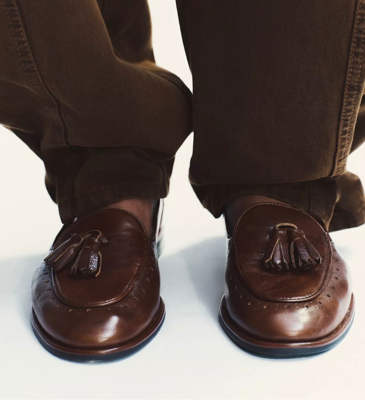Classic never goes out of style 🤎✨ These Zara tassel loafers lookalikes are giving quiet luxury meets old-money fall. Effortless, and timeless. the perfect pair for jeans, trousers, or even a cozy sweater look.

#ZaraFinds #ZaraStyle #FallOutfitInspo #LTKMen #LTKFallStyle #QuietLuxury #OldMoneyStyle #TimelessStyle #OOTD #LTKMensFashion #ZaraHaul

#LTKFindsUnder100 #LTKStyleTip #LTKWorkwear #LTKSeasonal