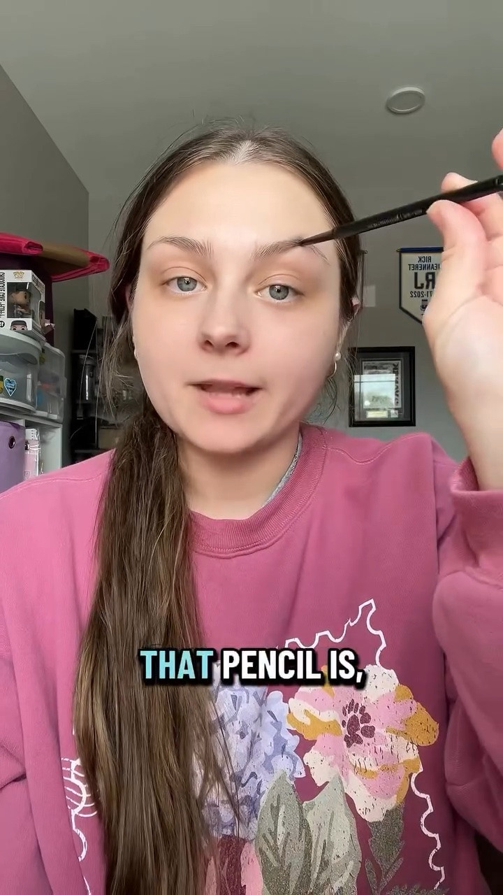 I hate when people ask where I go, but I love telling them that I can teach them how to do their own! 

Brows are important because they can help shape your face! However many women are scared of doing their brows themselves… 

So let’s go over some brow anatomy and how to groom those brows at home by yourself!!! There’s no reason to pay someone else to do them for you! 💜

One of my favorite little brow hacks? After grooming, use a highlighter (like the one @tartecosmetics gifted me) right under the arch to instantly lift and define. It catches the light beautifully and makes your brow shape pop! 😍

If you’re looking for an easy way to make your brows look cleaner, more sculpted, and naturally lifted, this is the trick you need to try!

#browshaping #browstutorial #browshape  #makeupbeginner #beginnermakeup