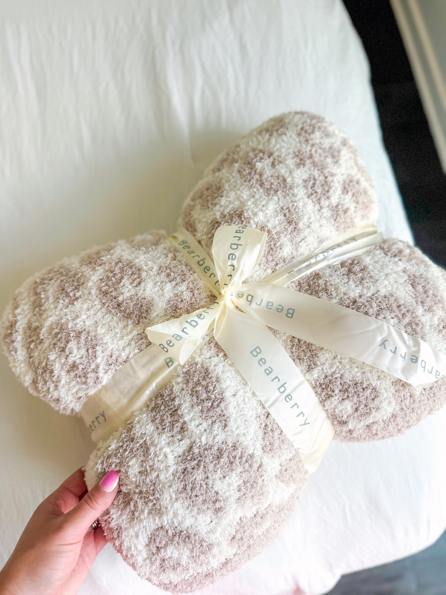 The coziest blanket for less than $40! Tossing this in my hospital bag for when we go to have baby #2 🤍🎀

#LTKHome #LTKFindsUnder50 #LTKSaleAlert