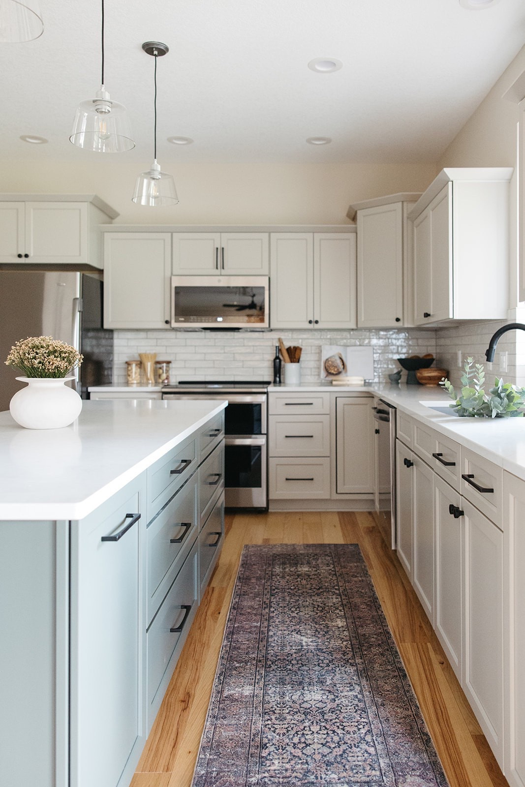 Transitional classic kitchen rubber rug and decor 🥖🥀🤍

#LTKHome #LTKFindsUnder100