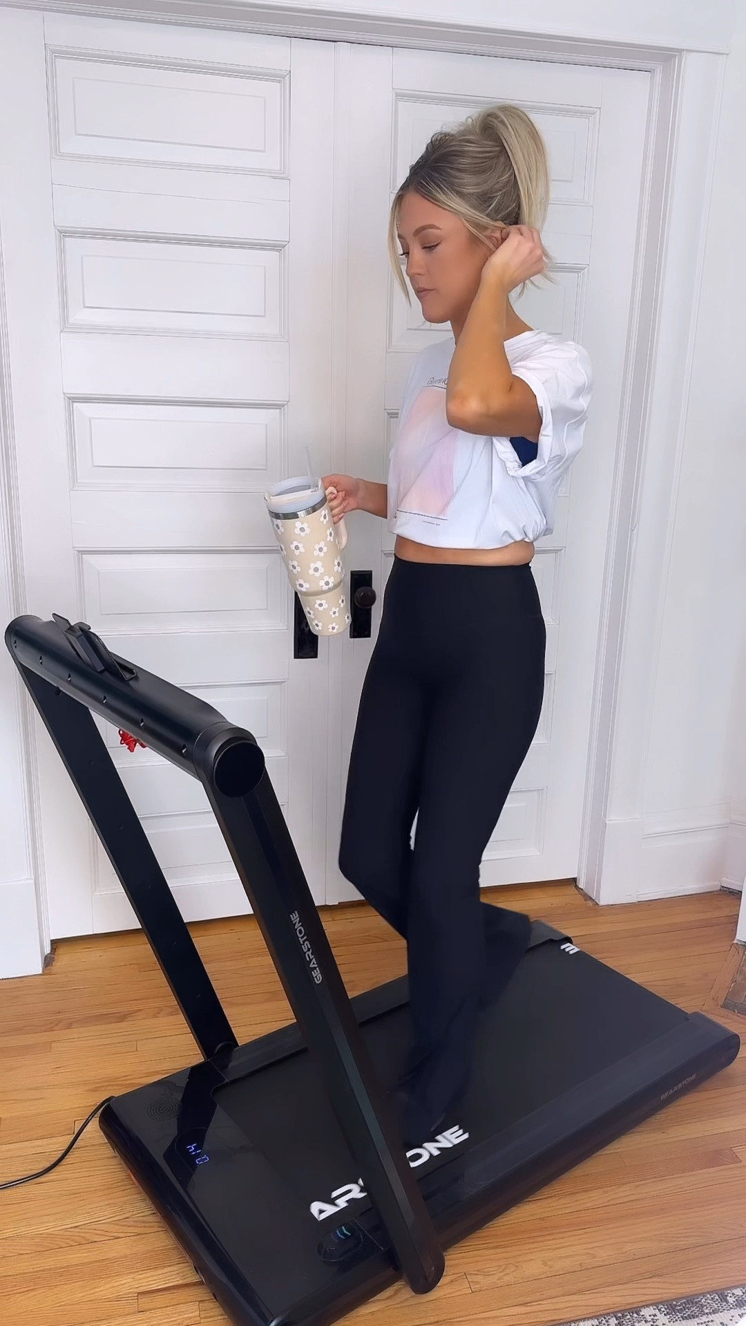 Which one are you? Walker 🚶‍♀️, Texter 📱, Reader 📖, or Lifter 💪🏼 

#YPB from Abercrombie will have you feeling cute and supported while working on your fitness. 

I’m wearing a size small and everything you see. 20% off almost everything sitewide happening now! 


#LTKfindsunder100 #LTKfitness #LTKsalealert