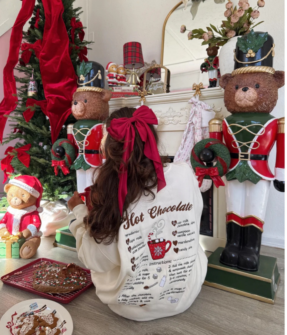 ☕️ Sweet, cozy, and cocoa-ready! This hot chocolate crewneck is made for chilly nights and marshmallow dreams ❄️🤎

#LTKSeasonal #LTKTravel #LTKActive