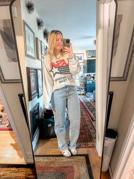 I’m a sucker for oversized sweatshirt! So this one was a must for me for sure! 

top xl
jeans 31 long 
shoes 8



#LTKfindsunder100 #LTKover40 #LTKstyletip