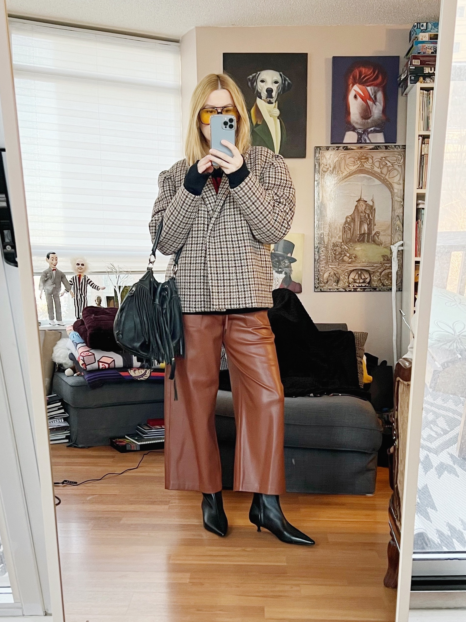I wish I enjoyed cooking. That is all.
Pants and boots @zara
Jacket and bag secondhand
•
.  #winterLook  #StyleOver40  #vintagebag  #isabelMarant  #kittenHeel  #leatherPants #secondhandFind #zara #FashionOver40  #MumStyle #genX #genXStyle #genXInfluencer #isabelMarant #WhoWhatWearing #genXblogger #secondhandDesigner #Over40Style #40PlusStyle #Stylish40s #styleTip  #HighStreetFashion #StyleIdeas

#LTKFind #LTKSeasonal #LTKstyletip