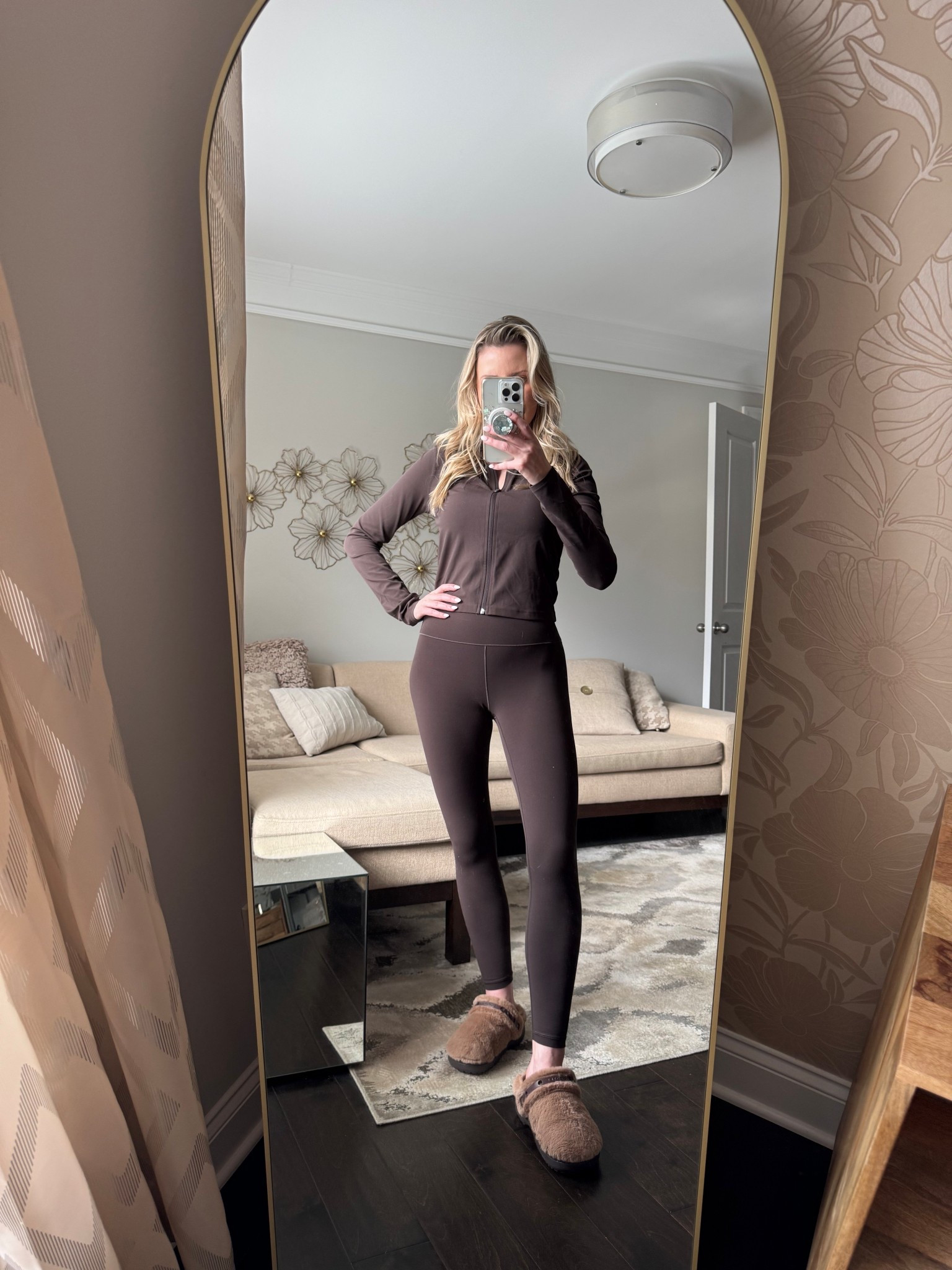 Chocolate brown leggings, cropped zip jacket, crocs Unfurgettable clogs

#LTKActive #LTKShoeCrush #LTKFindsUnder50