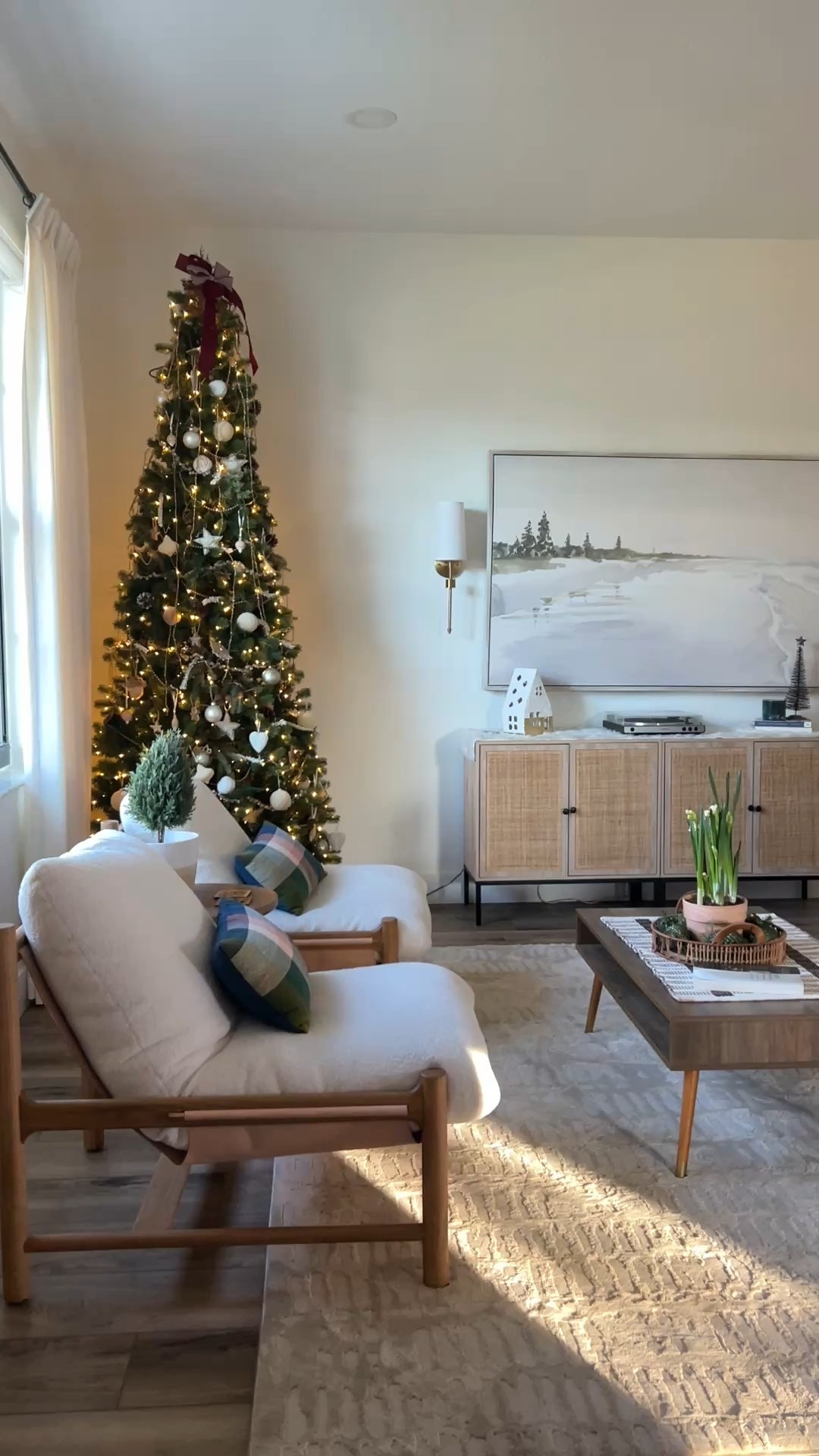  Christmas views from our home 🎄

#LTKHoliday #LTKHome #LTKSeasonal