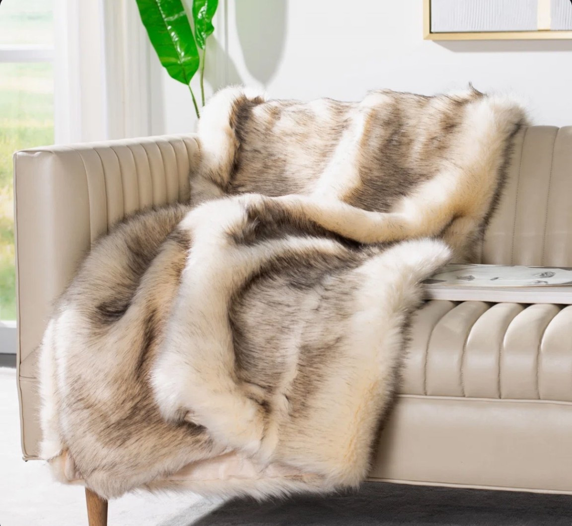 Luxury faux fur throw blanket for a cozy living room refresh 🤍 Neutral winter decor with high-end texture and designer vibes.


• faux fur throw blanket
• luxury home decor
• cozy living room decor
• neutral home styling
• winter home decor

#LTKSaleAlert #LTKHome