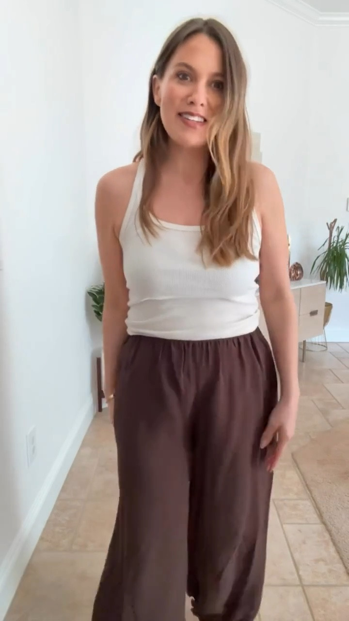 The best staple pieces. Comfortable but classy. Make you feel put together but still very comfortable. Size medium & 28! 



Comfortable style, blouse, platform shoes, nude heels, jeans, sweater

#LTKootd