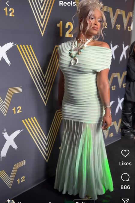You ask, we answer! @shawnte.tiara says, “FBD!! This dress is gorgeous! The details?” @joseline attended Quavo, Vincent Watson, Kelan Watson's V12 Restaurant & Sports Bar Grand Opening wearing a $498 @shopalexis Marce off the shoulder pleated dress. Find a link to purchase from @neimanmarcus at the link in bio under #shopourfeed 💣
🎥 @kingsmen_media_group #joseline #joselinefbd #joselinehernandez #joselinehernandezfbd