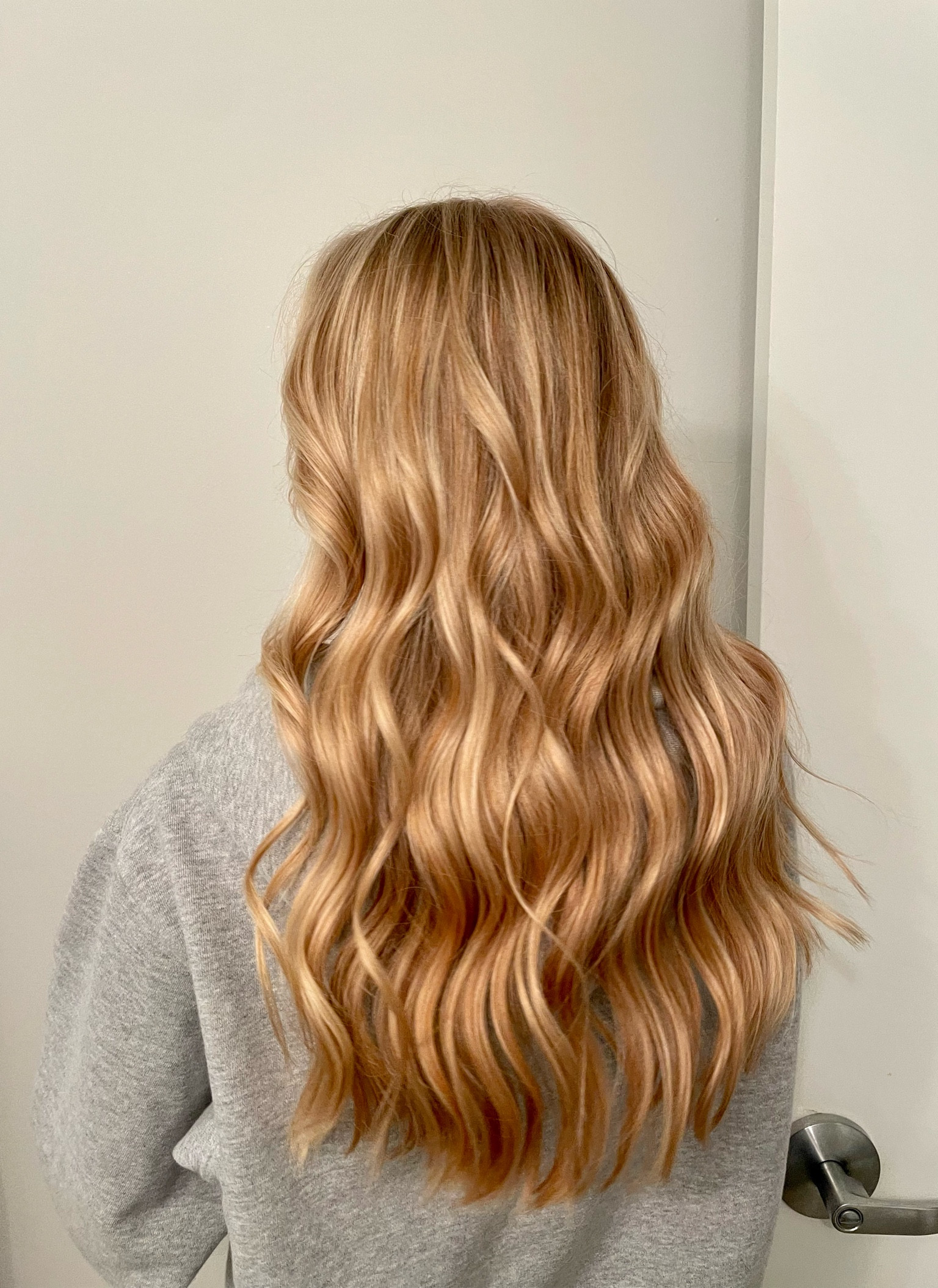 Little throwback to last fall when I got copper lowlights!🍁
Linked all the products I use to curl my hair and keep it shiny & strong #LTKhair #kerastase #hair #haircare #healthyhair

#LTKstyletip #LTKbeauty #LTKU