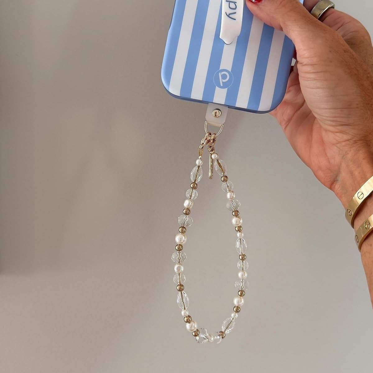 I love this phone charm! It’s so pretty and perfect for wearing around my wrist when I need to be hands-free!!