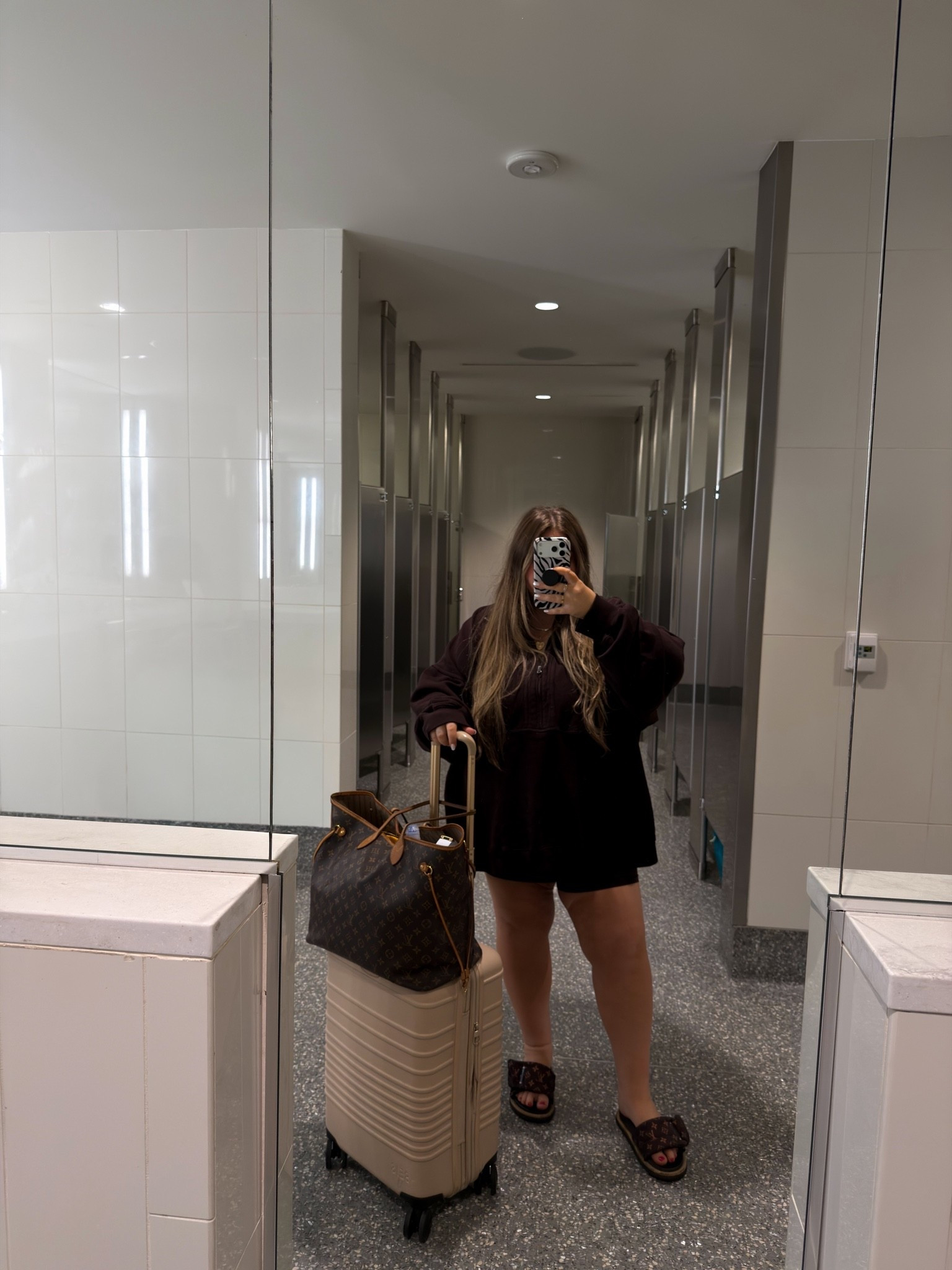 wearing the xxl in sweatshirt & xl in bike shorts!! ✈️

#LTKMidsize #LTKTravel #LTKootd