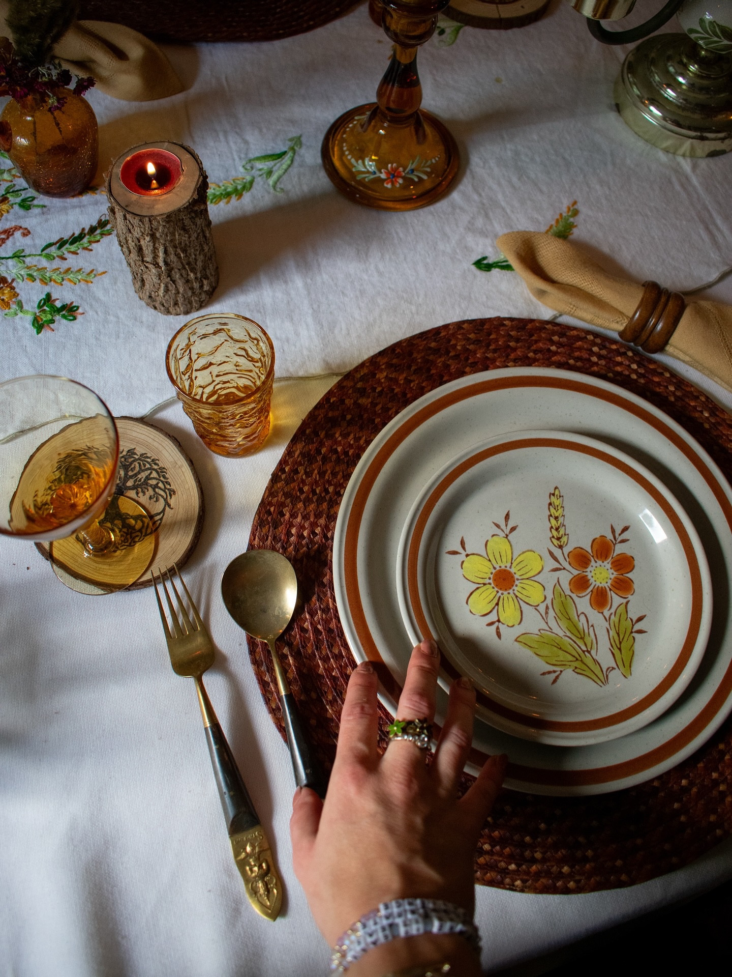 shop our vintage fall tablescape✨🤎💫🍂

autumn tablescape inspired by the changing of the leaves…

“We have a beautiful tree out front that I look forward to watching every year - it amazes me how quickly the leaves change, dancing their way to ground.. reminding us that change can be quick, but beautifully grounding” ✨

#vintage #vintagestyle #stylist #tablescape #lucidladybug #fall #fallstyle #fallinspo #vintagefall #photography #fallphotography