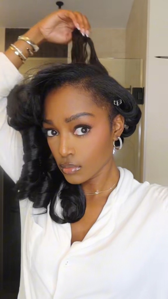 Pin Curl Tutorial 💡🤍✨

#LTKVideo #LTKbeauty #LTKstyletip